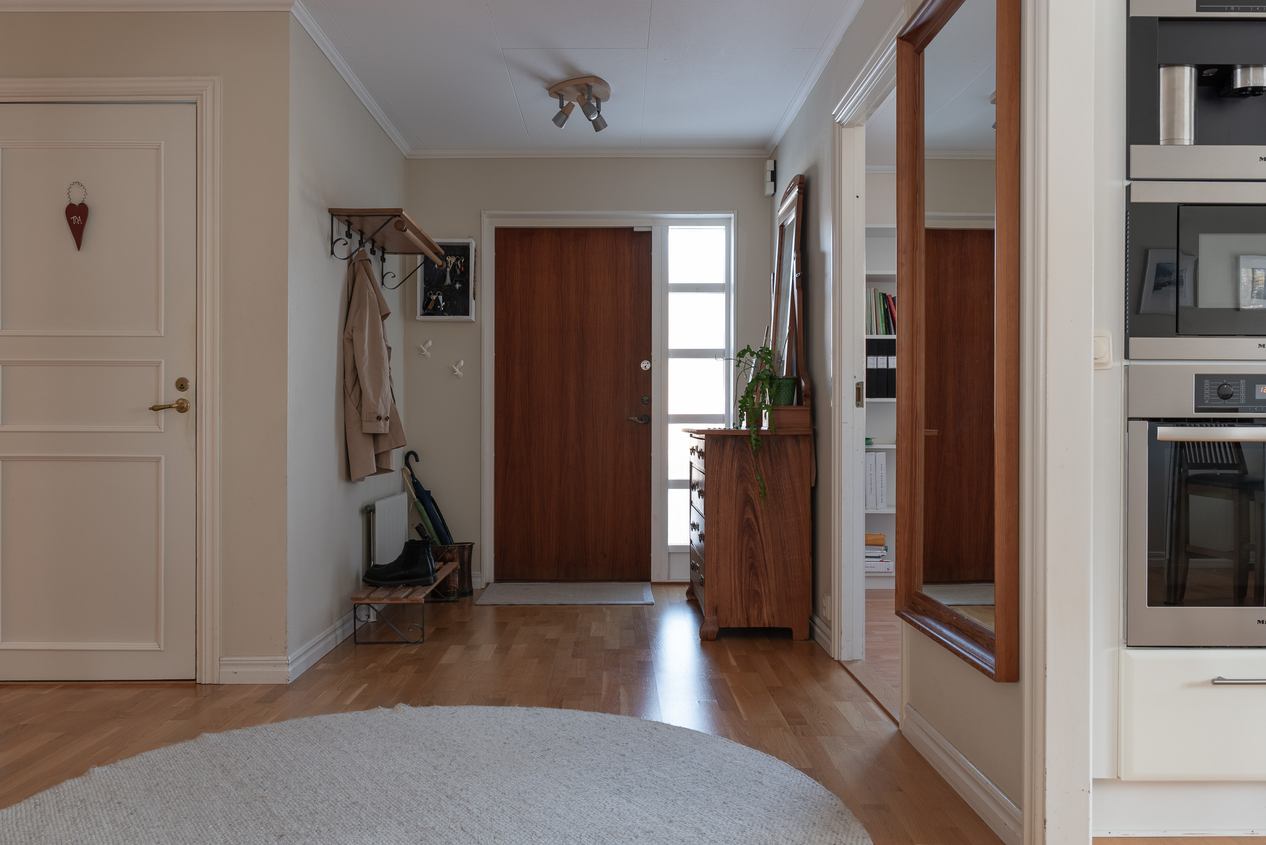 Bostadsbild från Ormbergssvängen 48, Till salu i Ormberget, Västerås