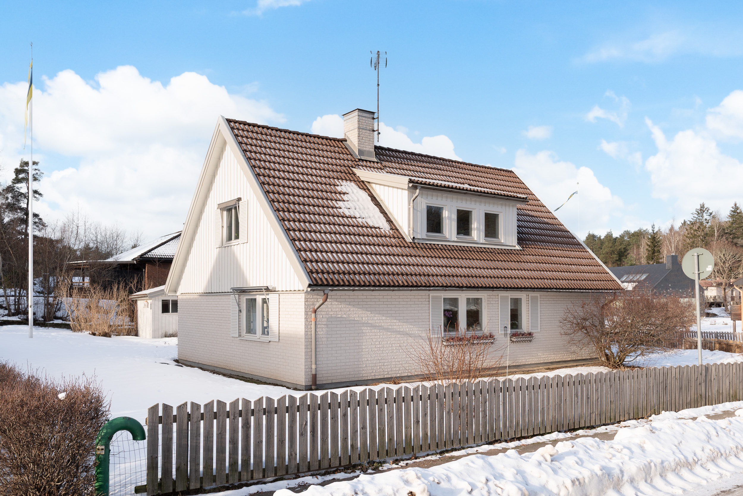 Bostadsbild från Ormbergssvängen 48, Till salu i Ormberget, Västerås