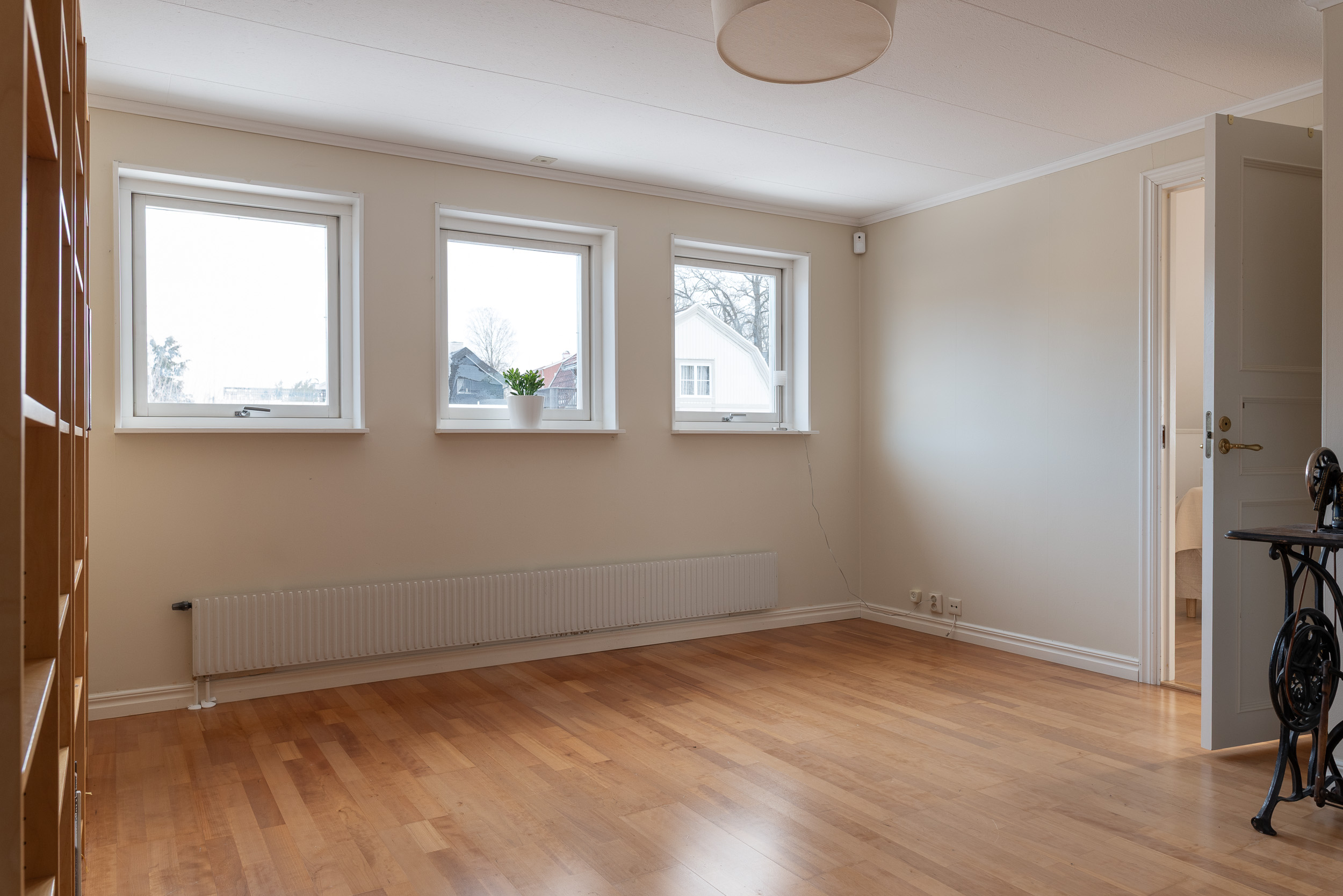 Bostadsbild från Ormbergssvängen 48, Till salu i Ormberget, Västerås