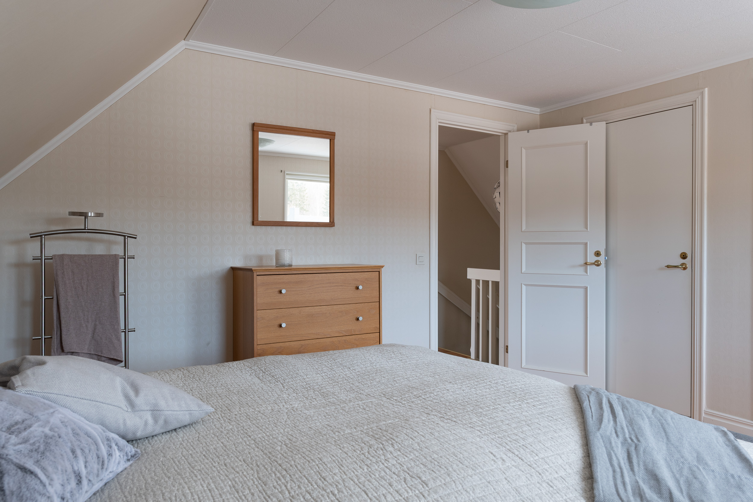 Bostadsbild från Ormbergssvängen 48, Till salu i Ormberget, Västerås