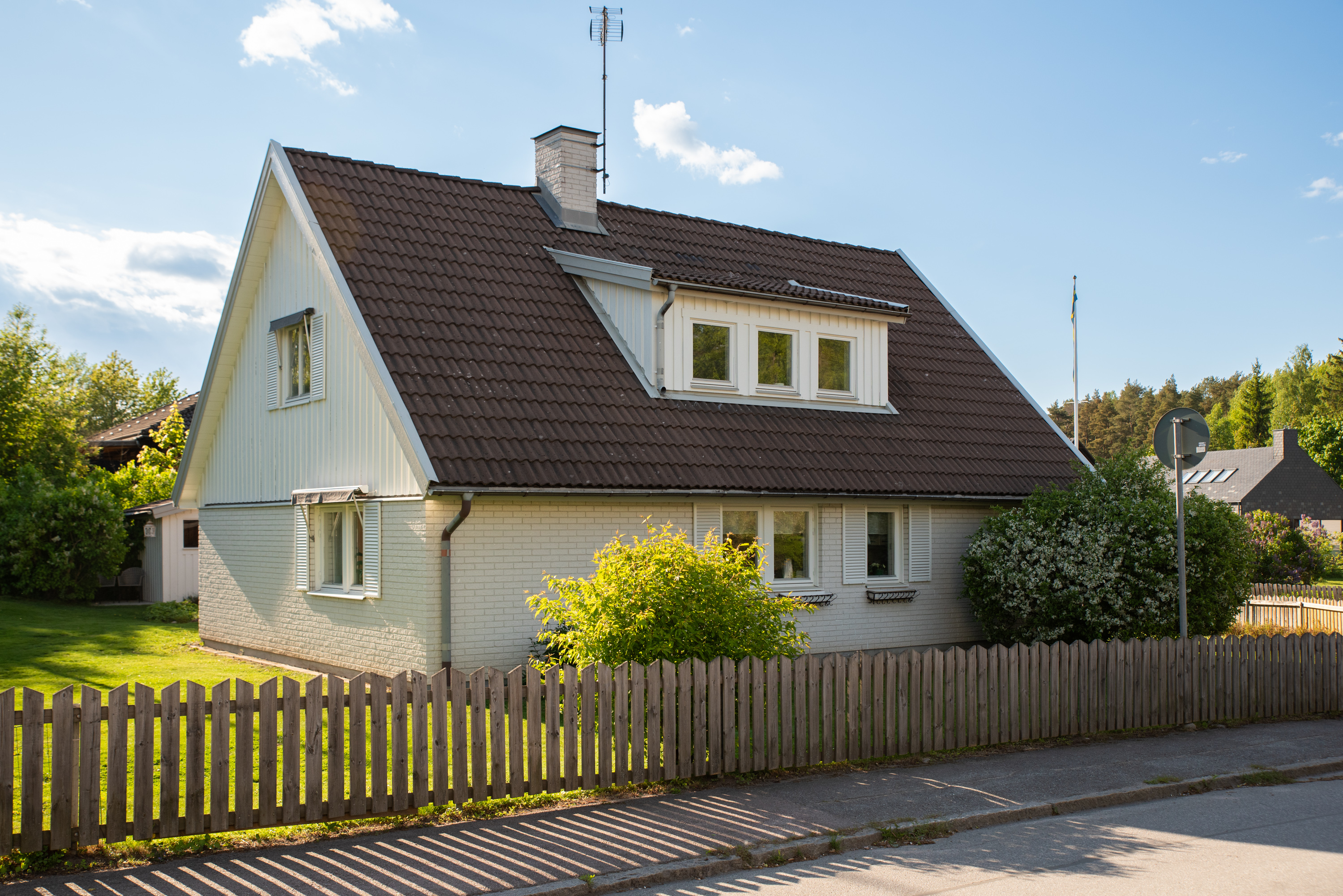 Bostadsbild från Ormbergssvängen 48, Till salu i Ormberget, Västerås