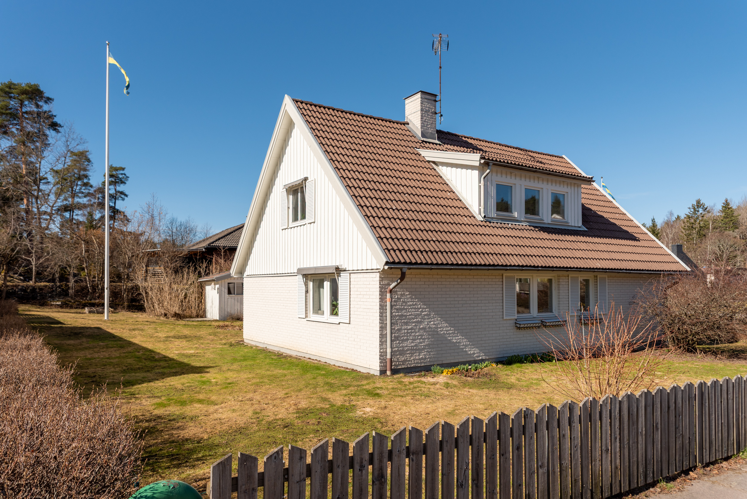 Bostadsbild från Ormbergssvängen 48, Till salu i Ormberget, Västerås