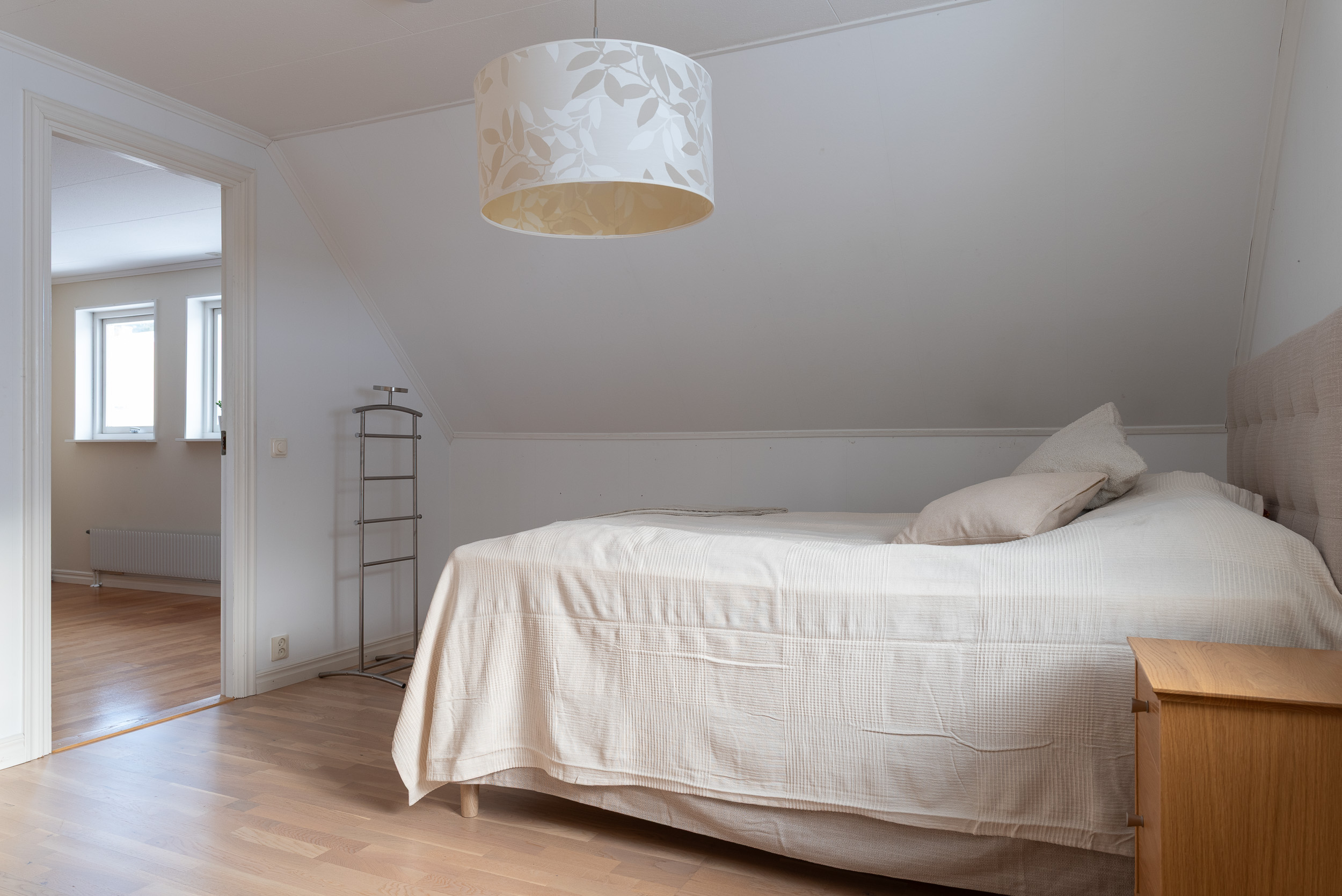 Bostadsbild från Ormbergssvängen 48, Till salu i Ormberget, Västerås