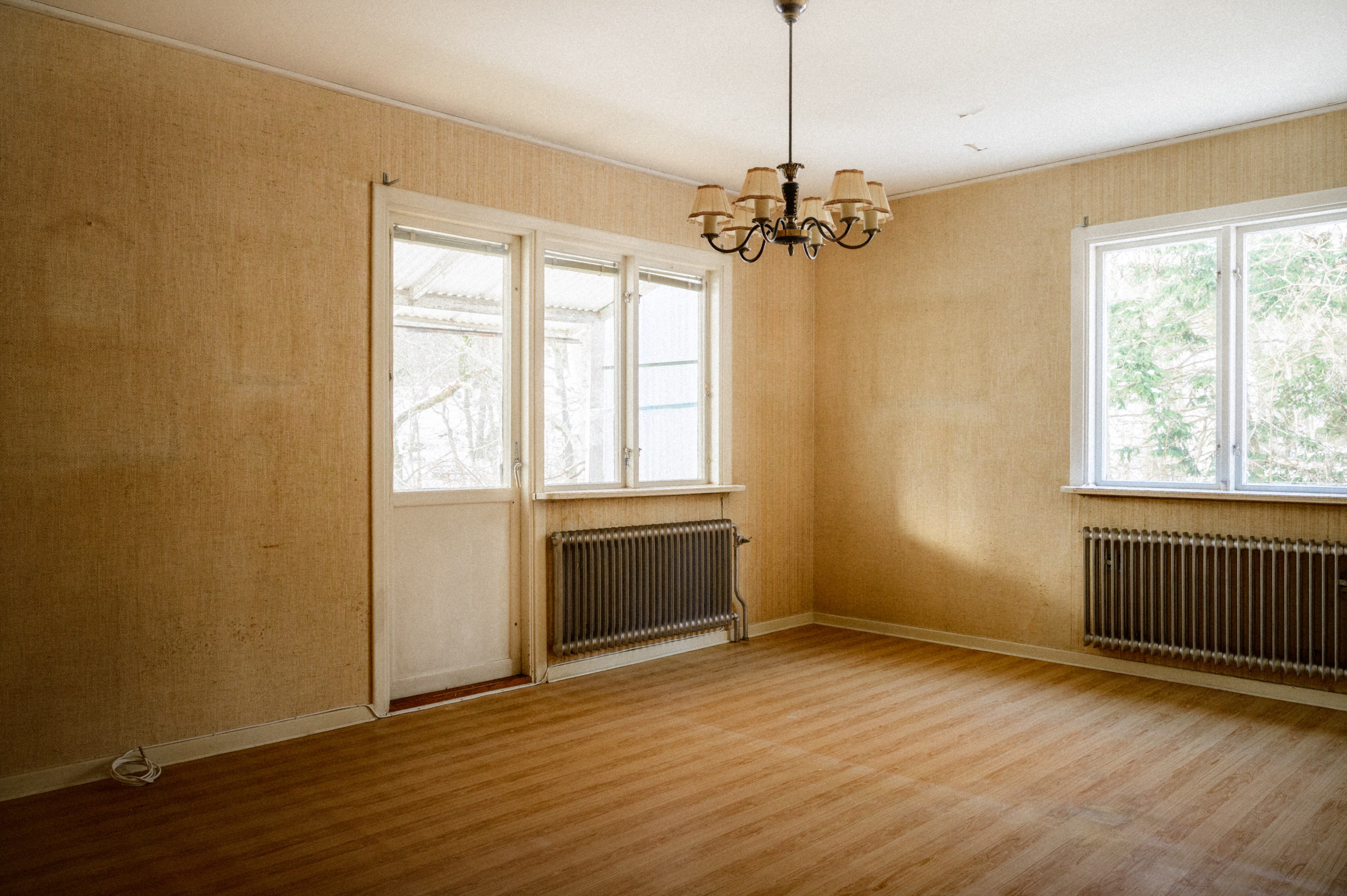 Vardagsrum med utgång till balkong