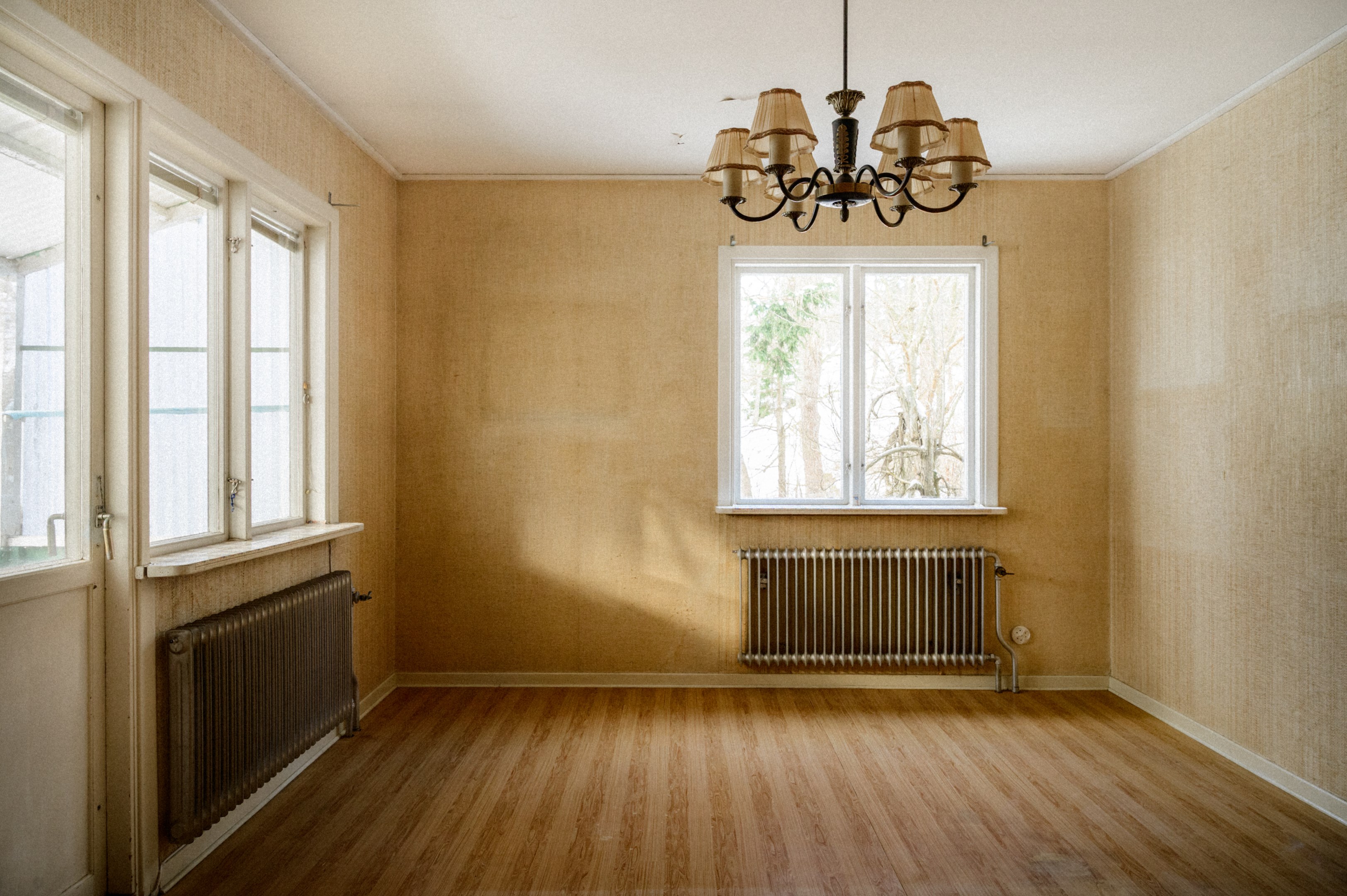 Vardagsrum med ljusinsläpp från söder och väster