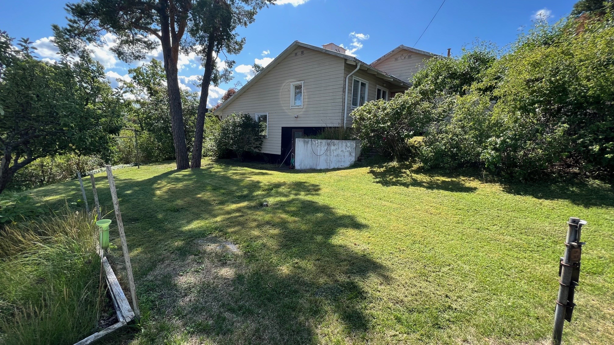 Bostadsbild från Solstigen 38, Till salu i Skuru, Nacka