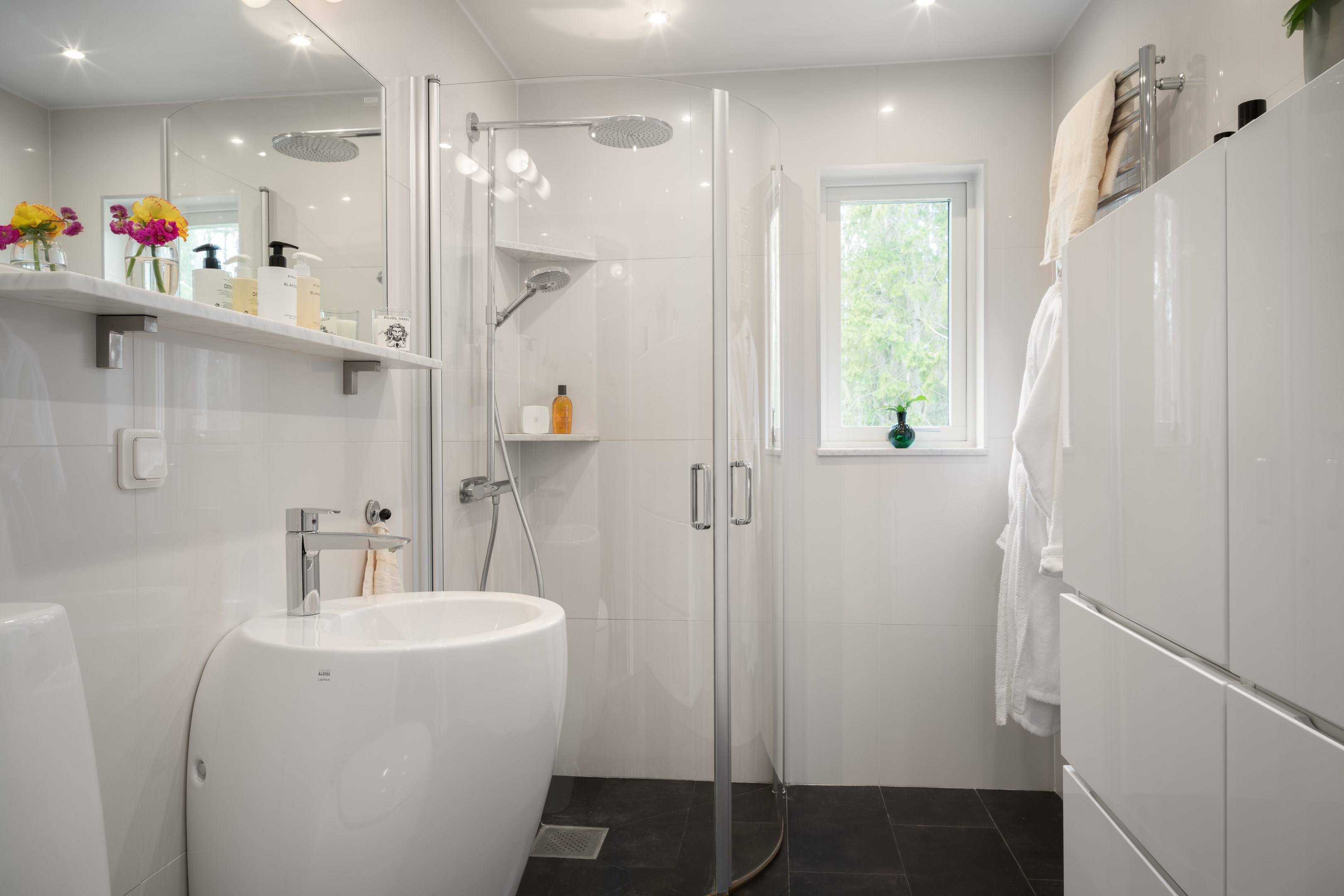 Bostadsbild från Lärkstigen 6, Till salu i Skuru, Nacka