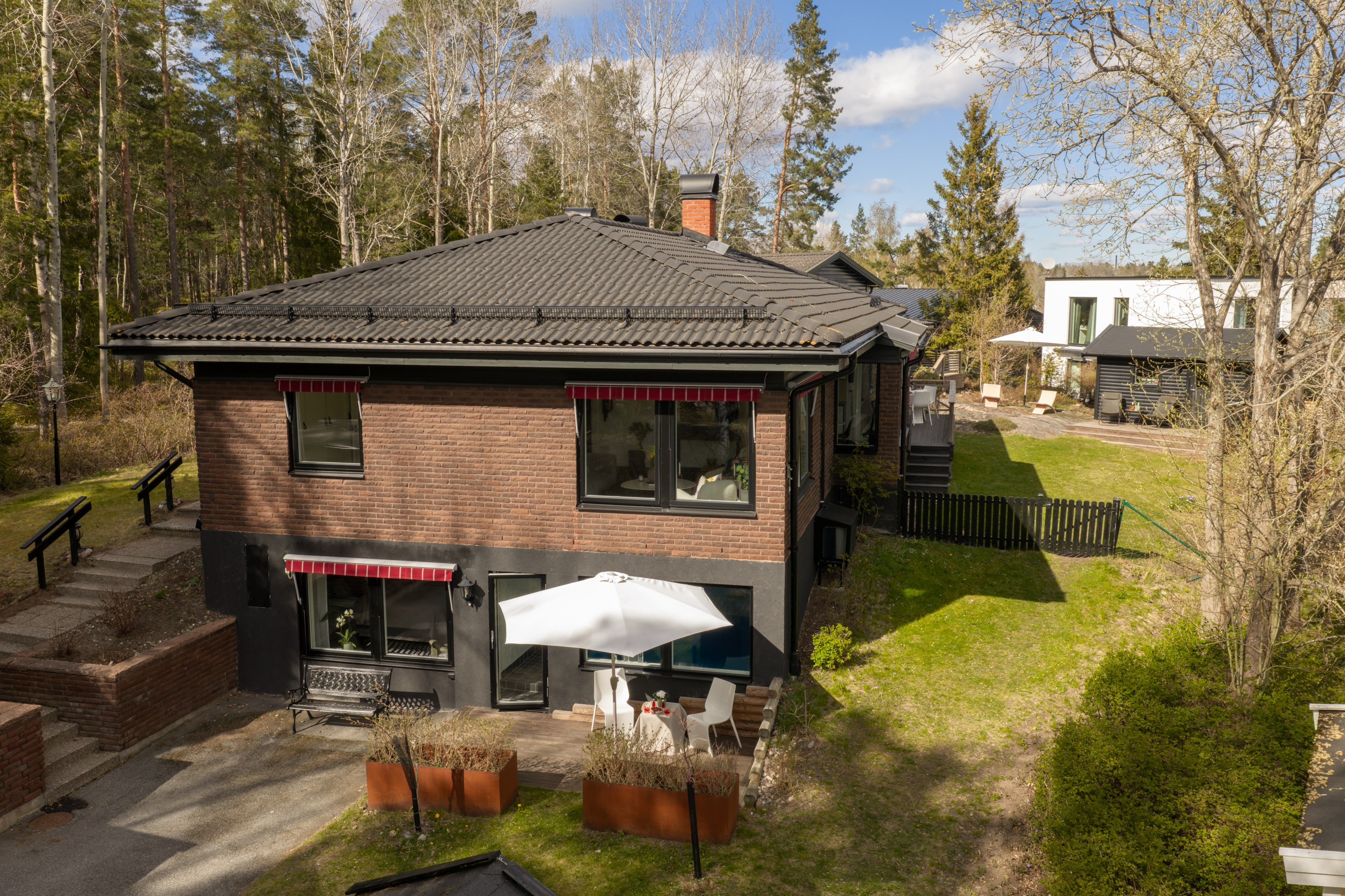 Bostadsbild från Lärkstigen 6, Till salu i Skuru, Nacka