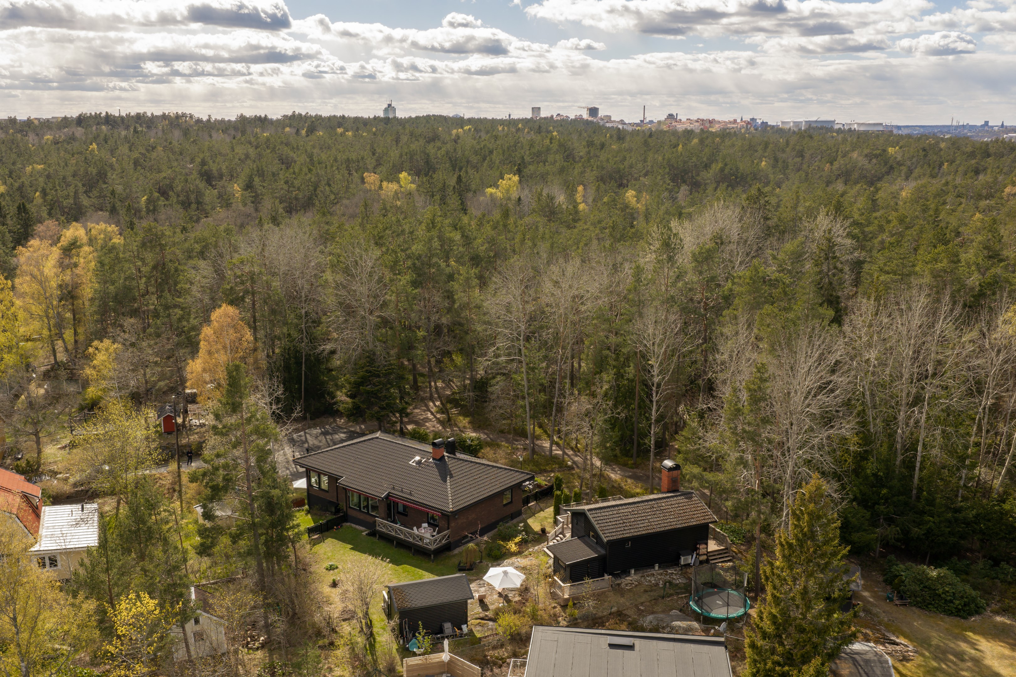 Bostadsbild från Lärkstigen 6, Till salu i Skuru, Nacka