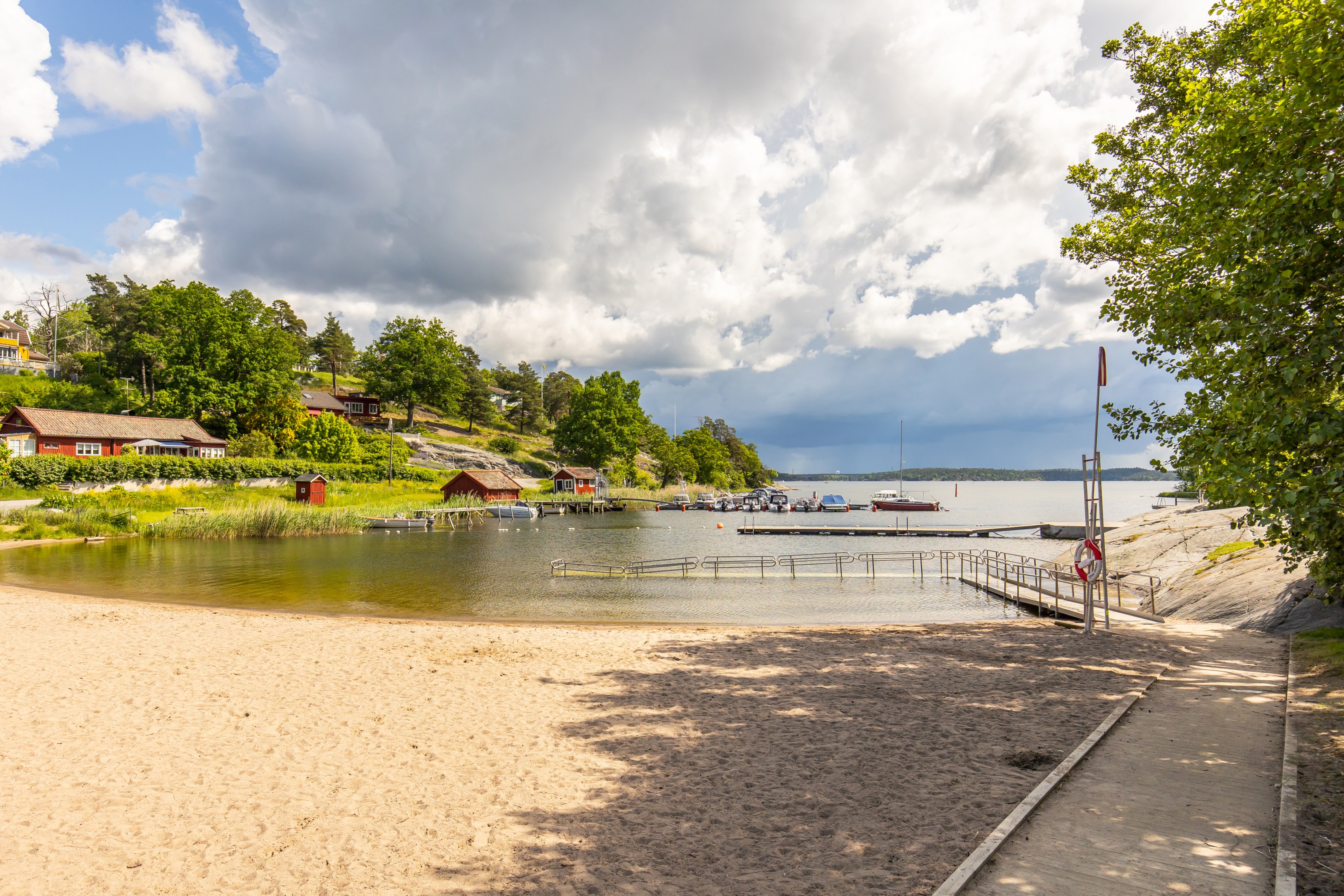 Bostadsbild från Sommargyllens backe 1, Såld i Lännersta, Nacka