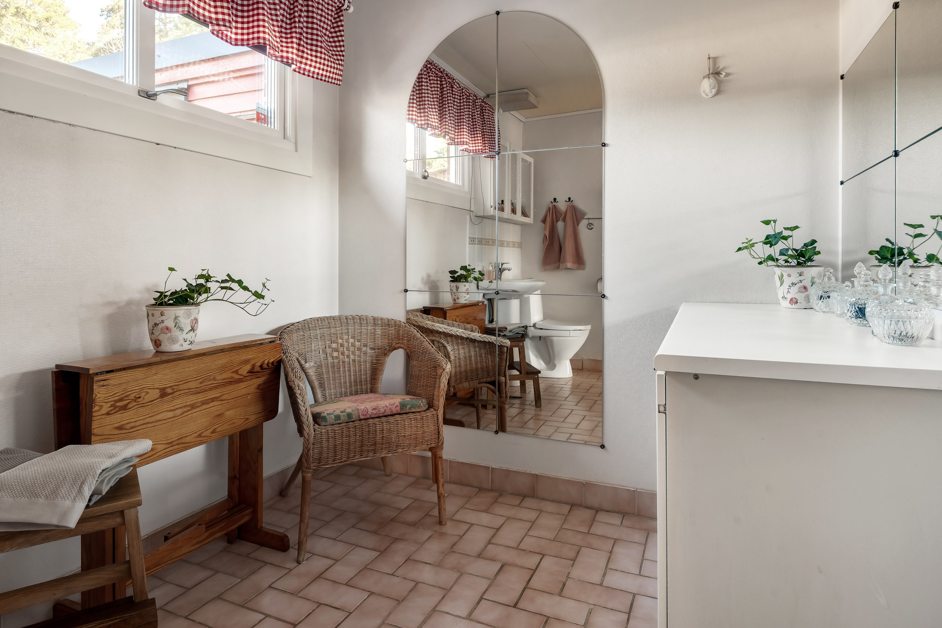 Bostadsbild från Bergvägen 8, Såld i Storvreta, Uppsala