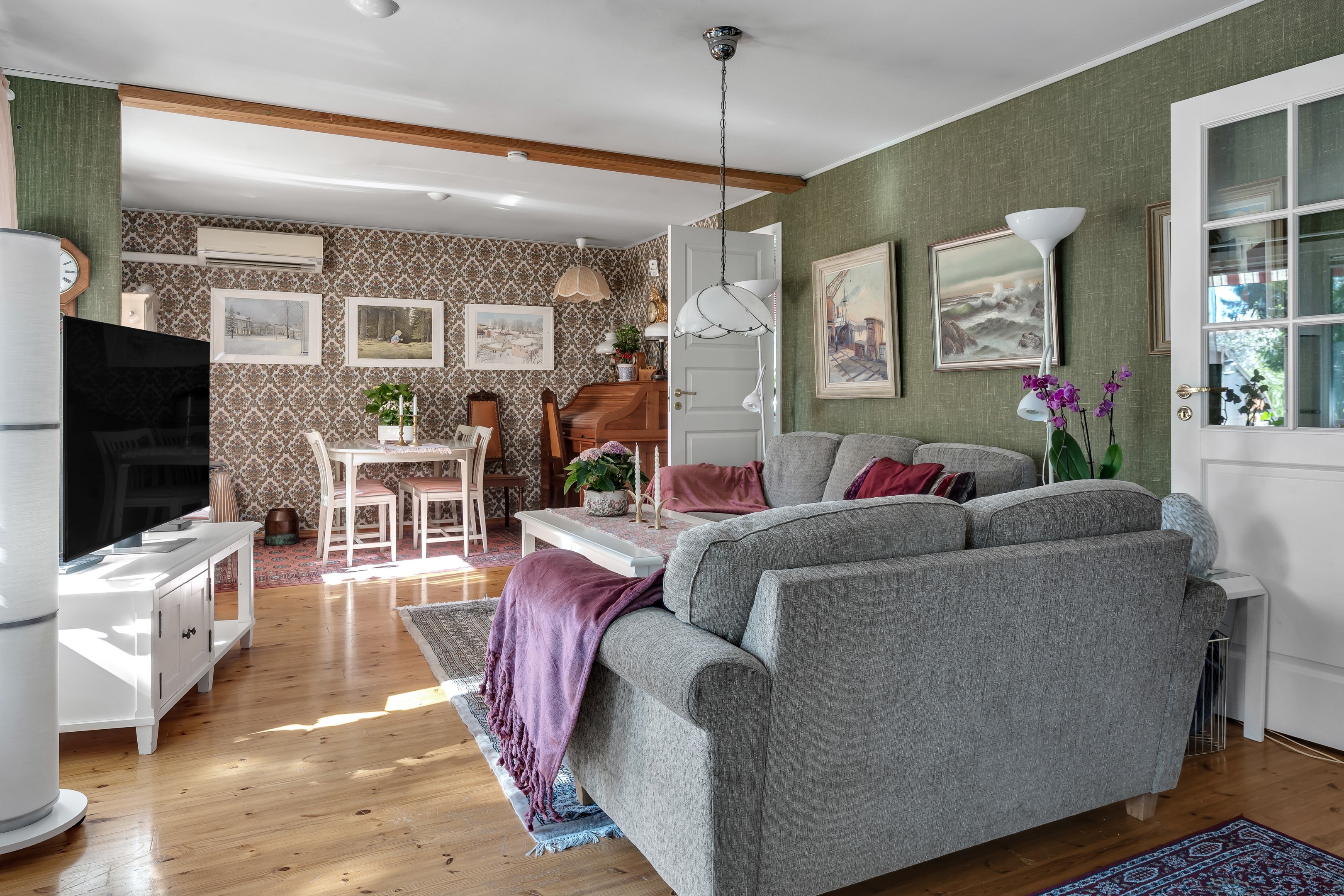 Bostadsbild från Bergvägen 8, Såld i Storvreta, Uppsala