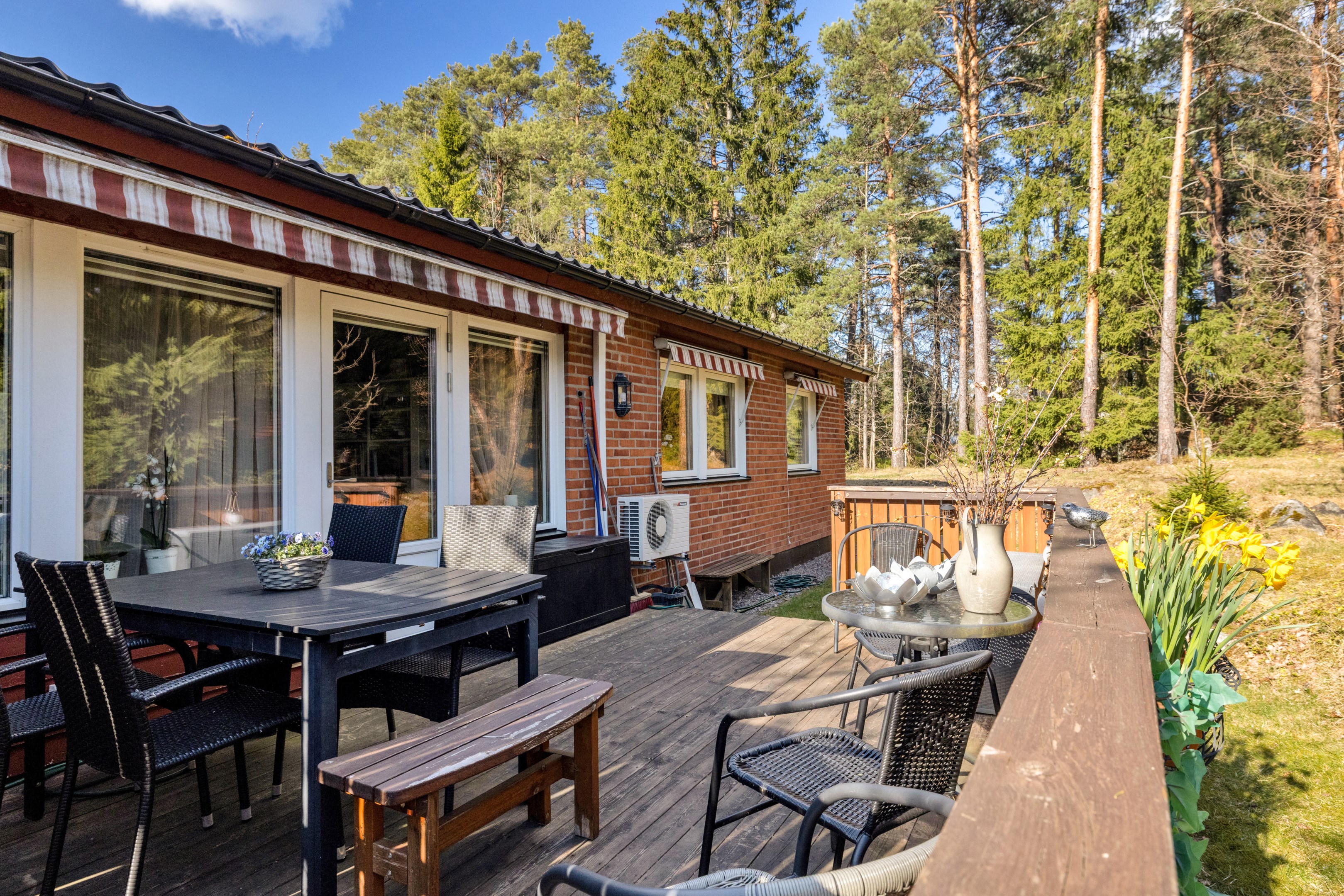 Bostadsbild från Bergvägen 8, Såld i Storvreta, Uppsala