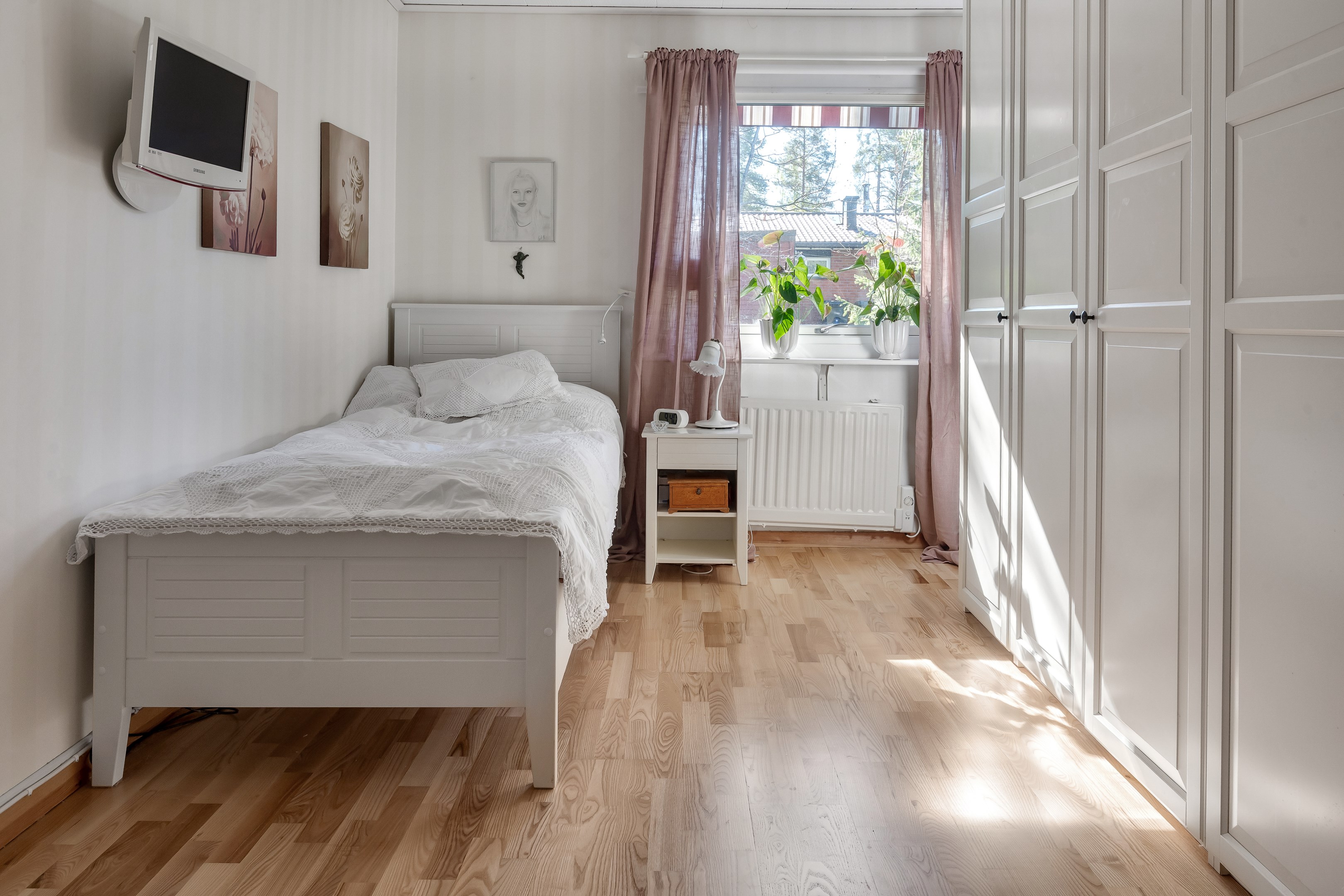 Bostadsbild från Bergvägen 8, Såld i Storvreta, Uppsala