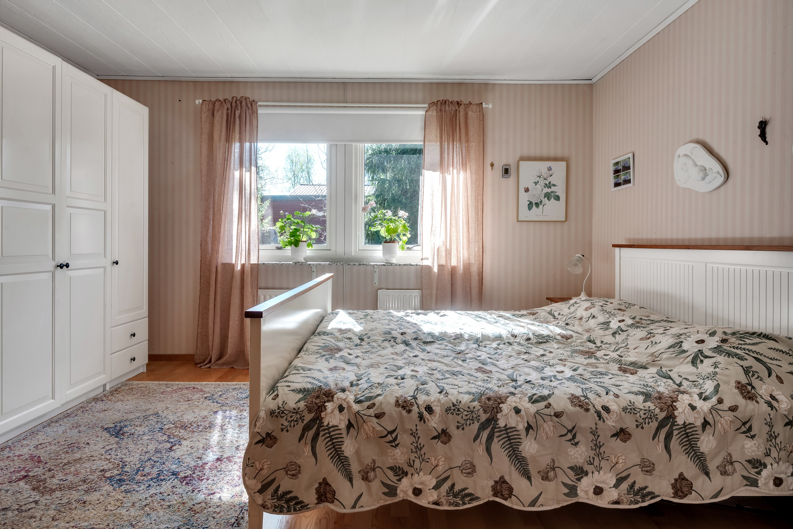 Bostadsbild från Bergvägen 8, Såld i Storvreta, Uppsala