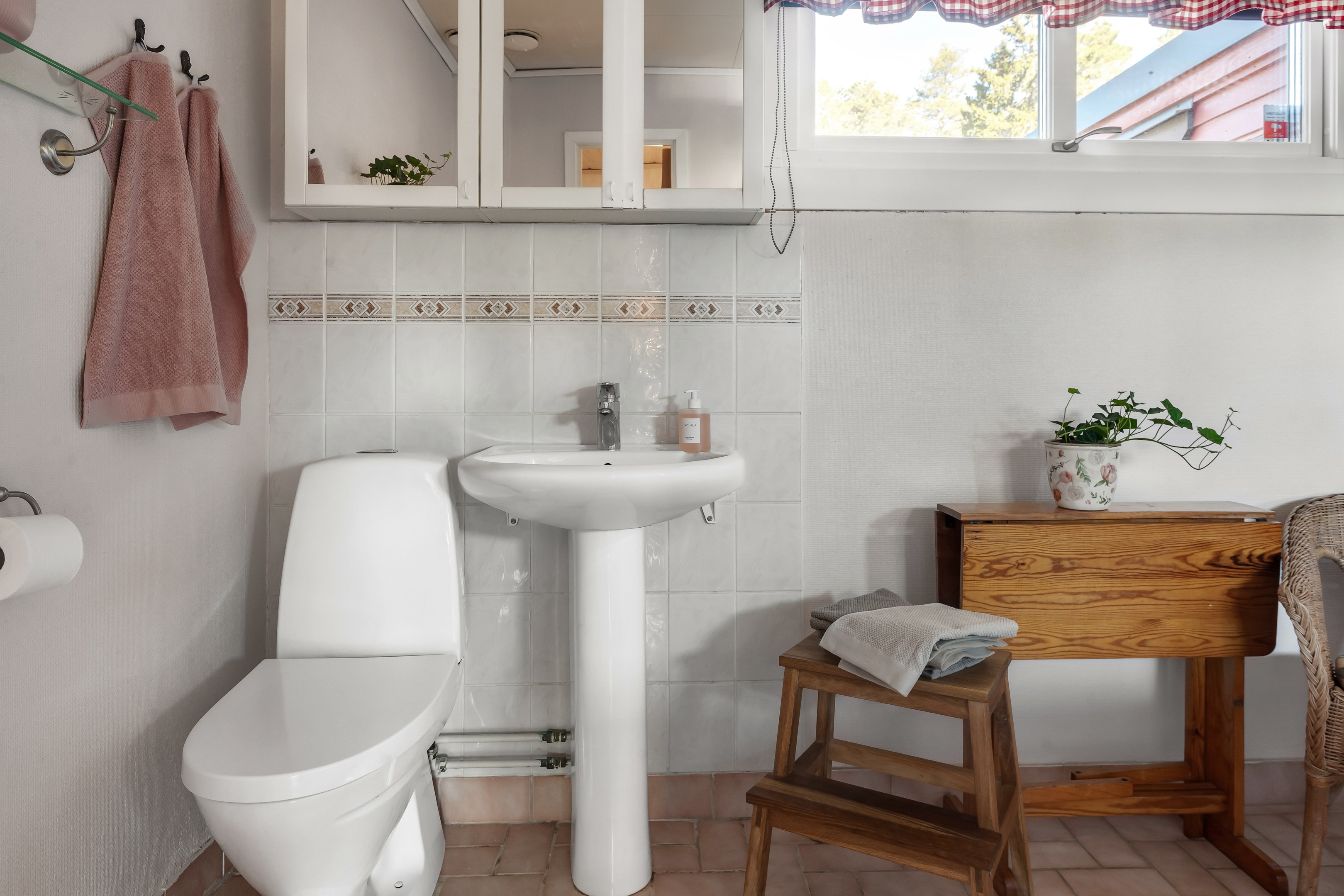 Bostadsbild från Bergvägen 8, Såld i Storvreta, Uppsala