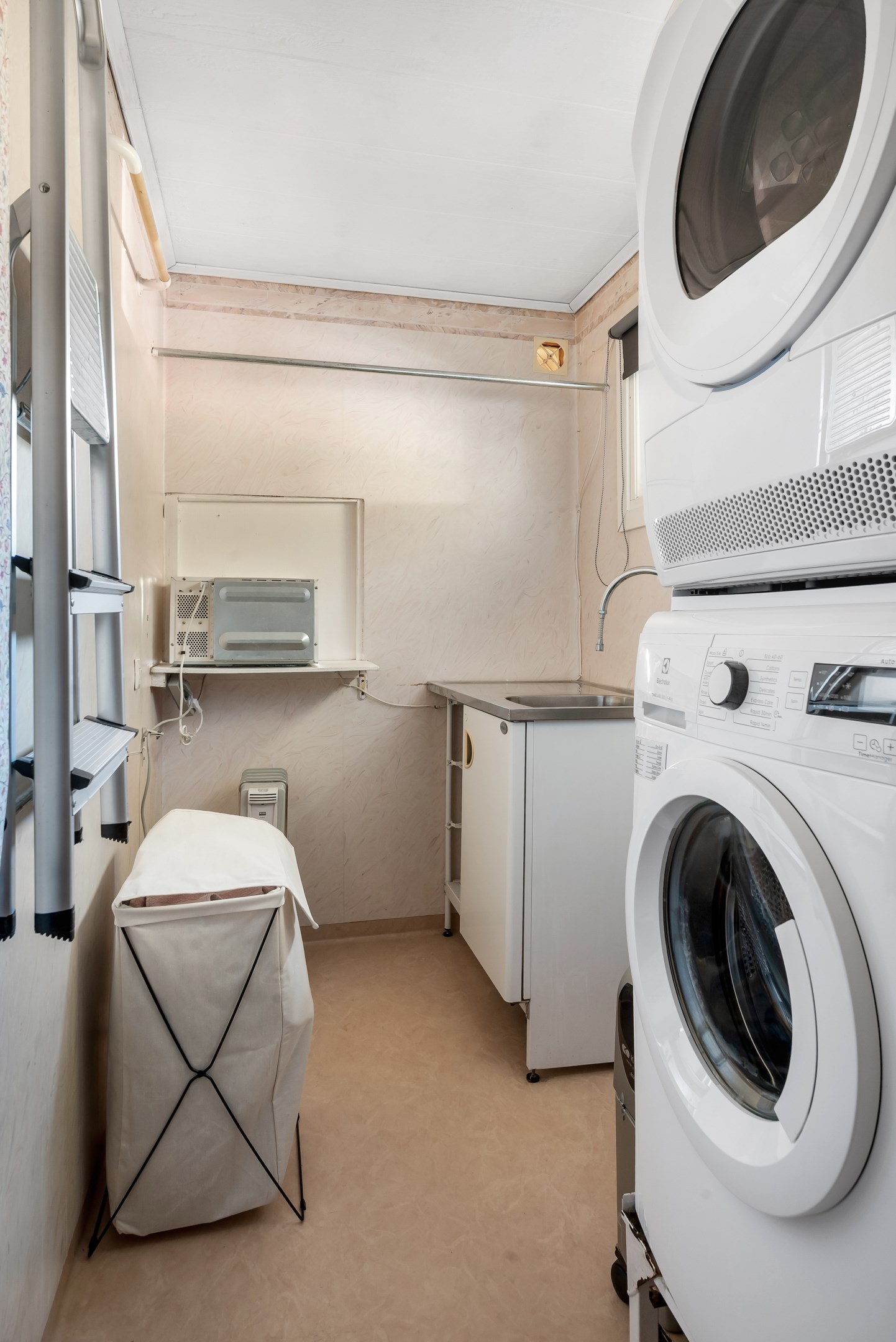 Bostadsbild från Bergvägen 8, Såld i Storvreta, Uppsala