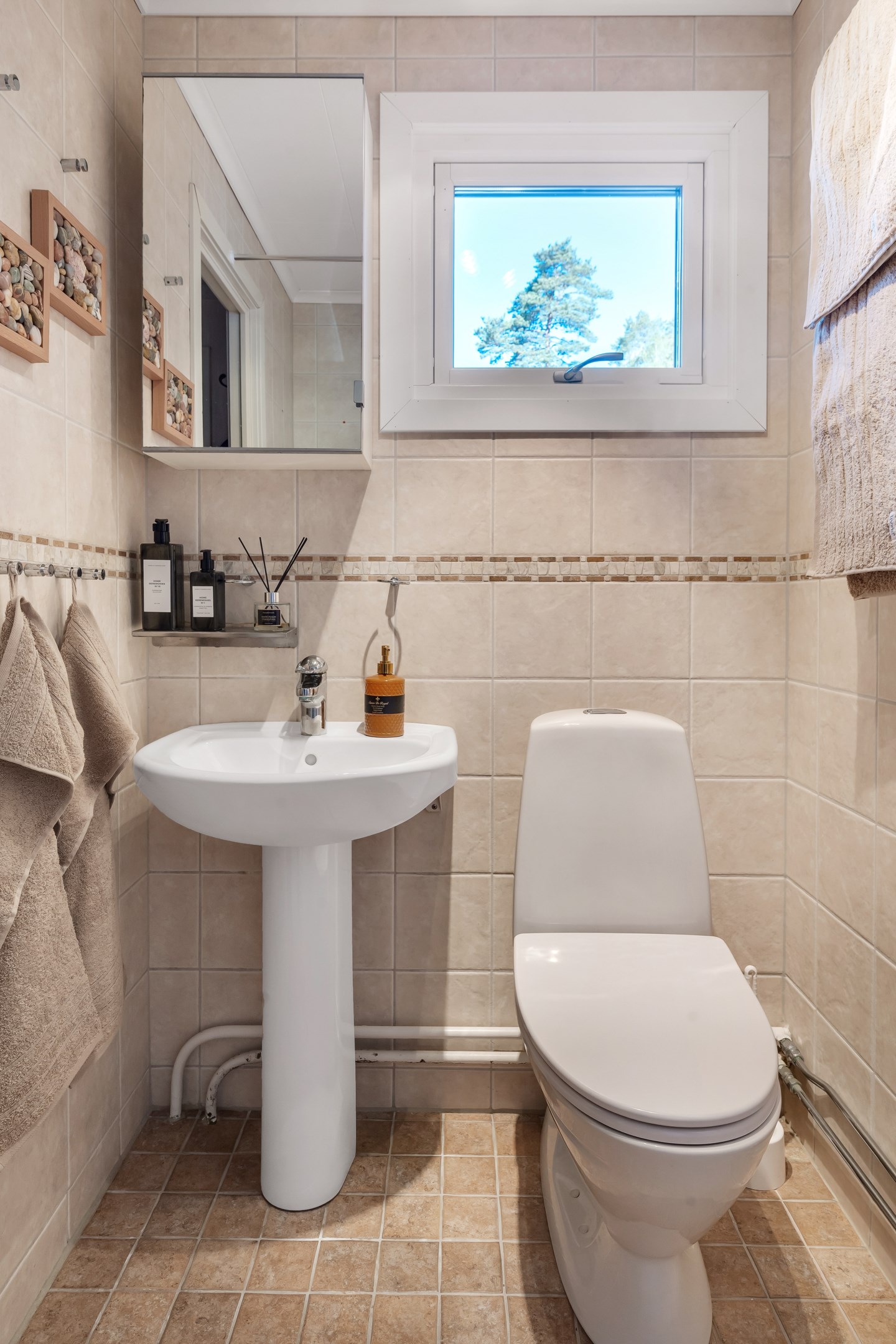 Bostadsbild från Bergvägen 8, Såld i Storvreta, Uppsala