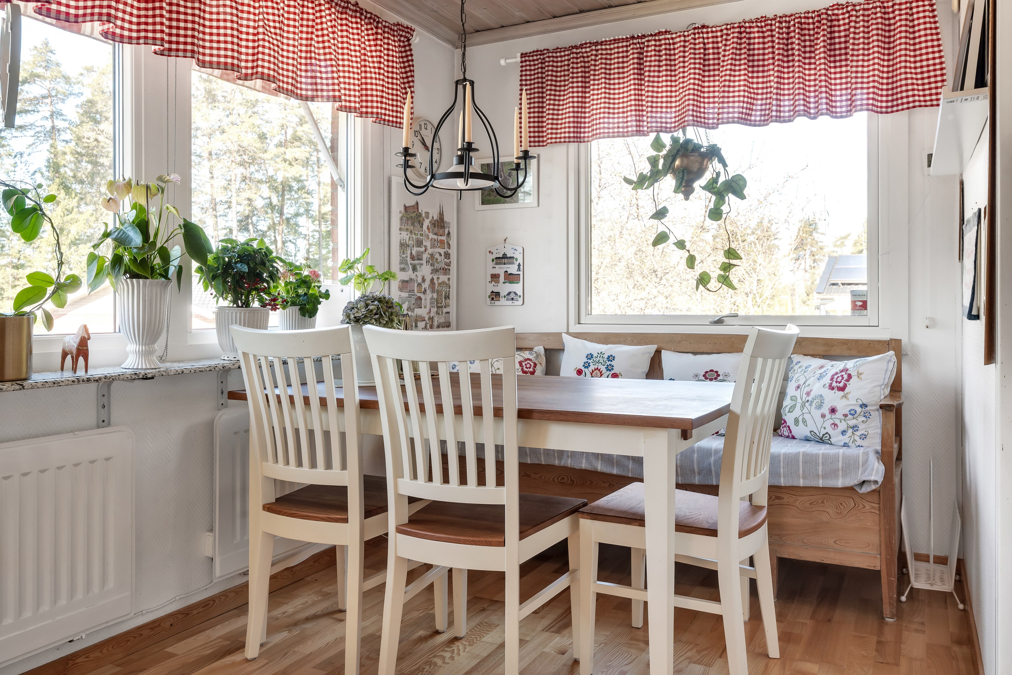 Bostadsbild från Bergvägen 8, Såld i Storvreta, Uppsala