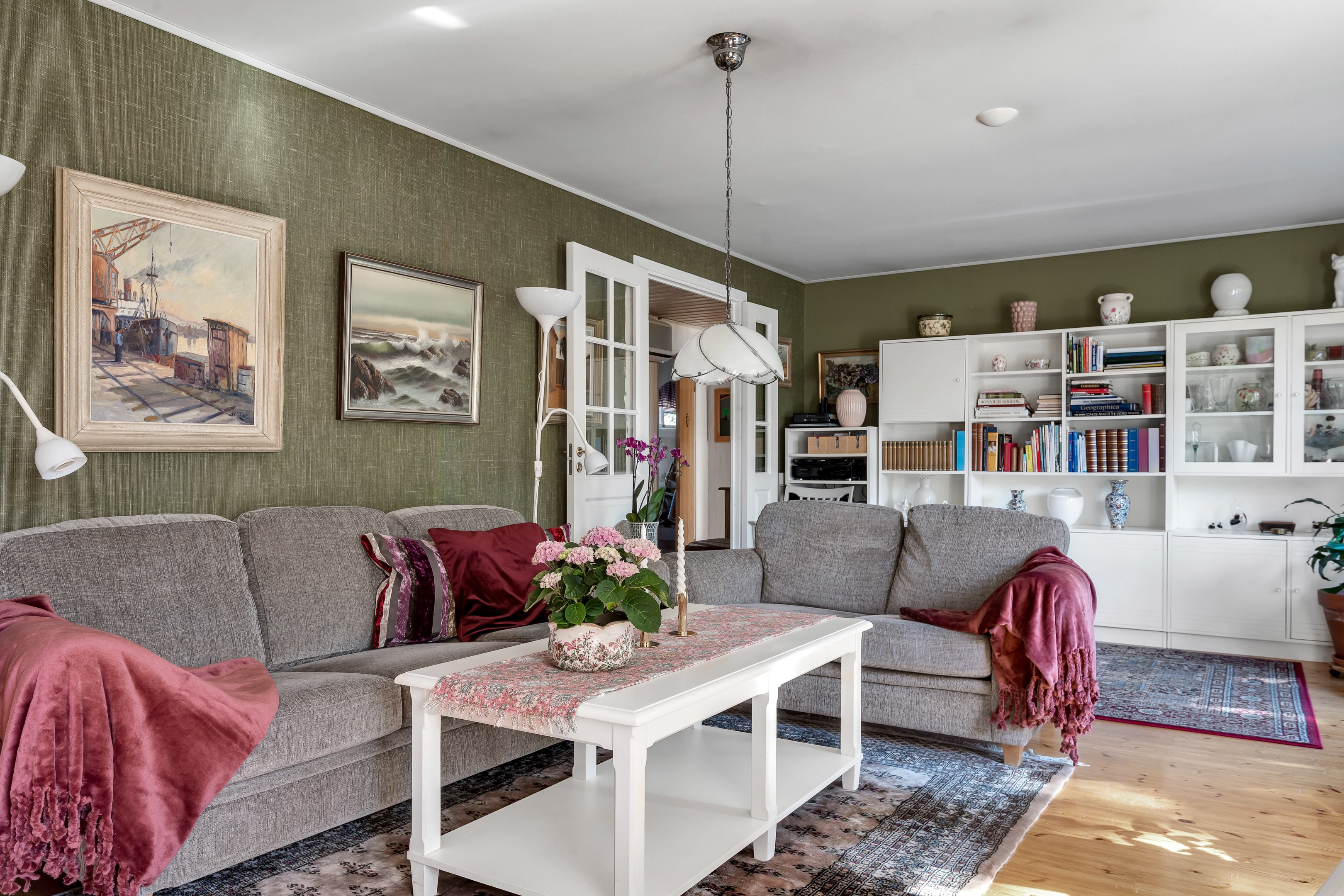 Bostadsbild från Bergvägen 8, Såld i Storvreta, Uppsala