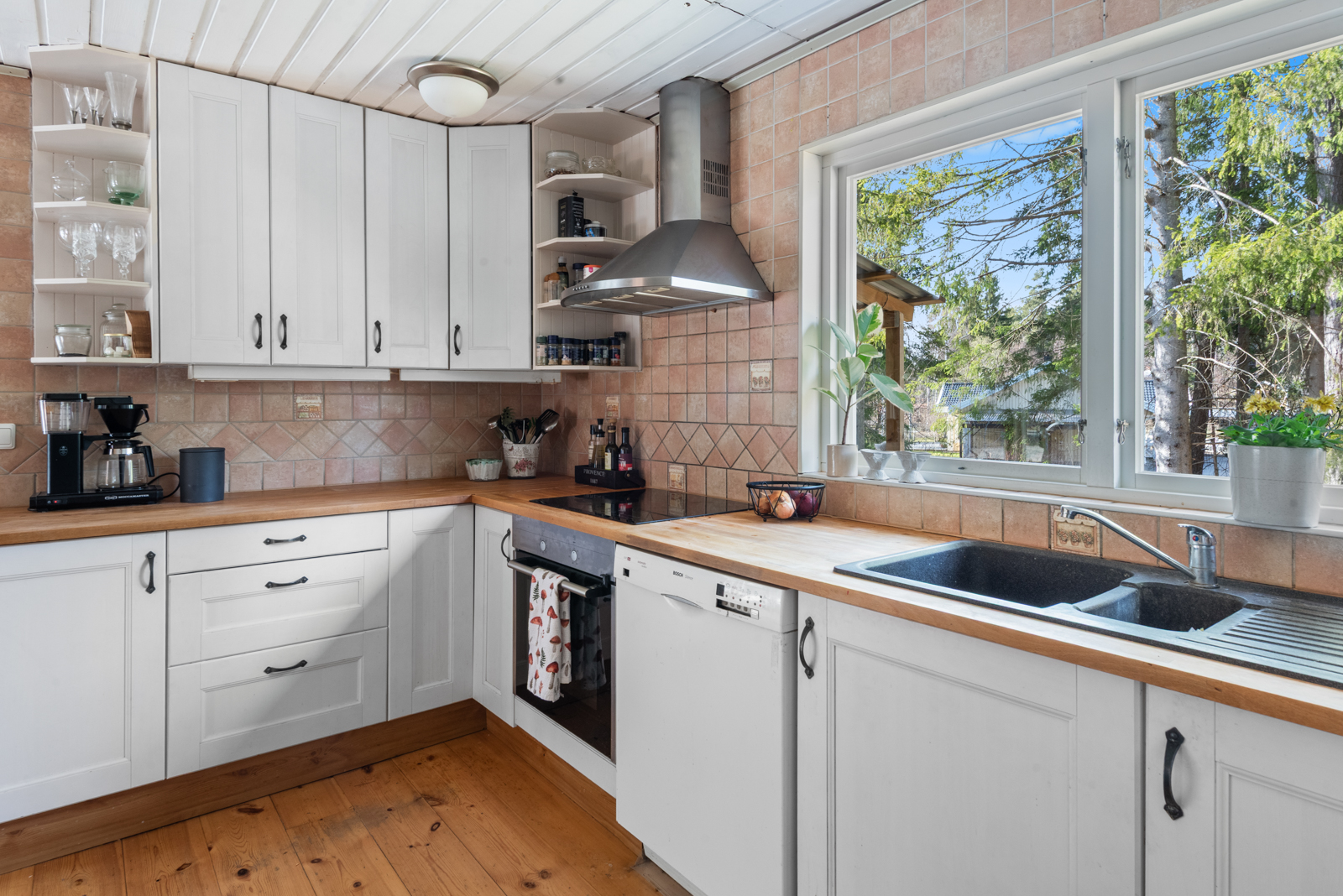 Bostadsbild från Hinsaringen 31, Kommande i Evlinge, Värmdö