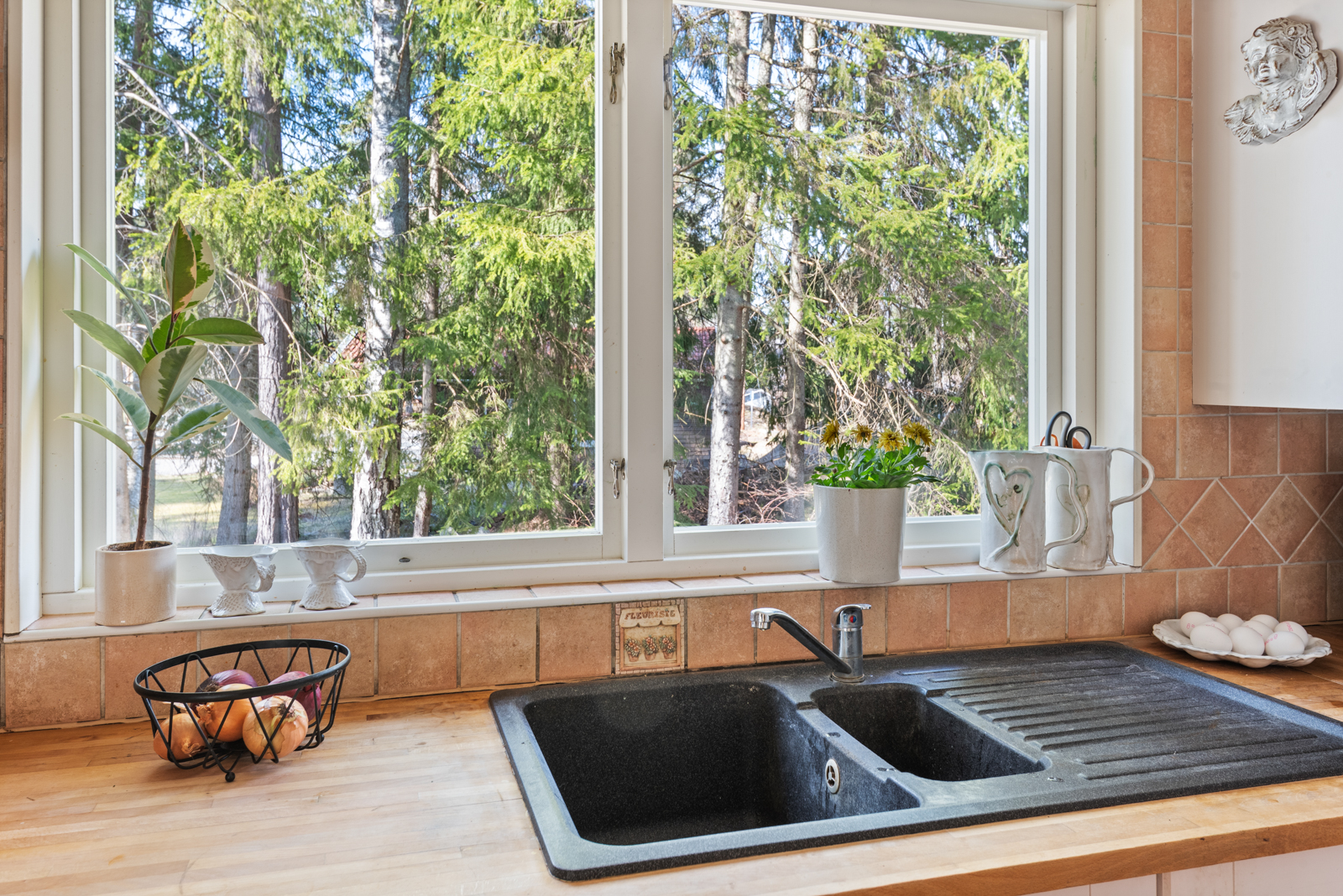 Bostadsbild från Hinsaringen 31, Kommande i Evlinge, Värmdö