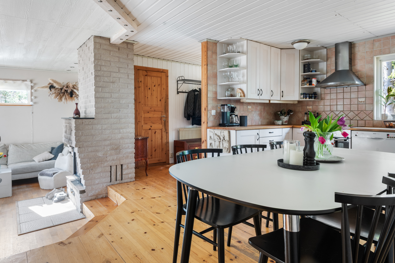Bostadsbild från Hinsaringen 31, Kommande i Evlinge, Värmdö