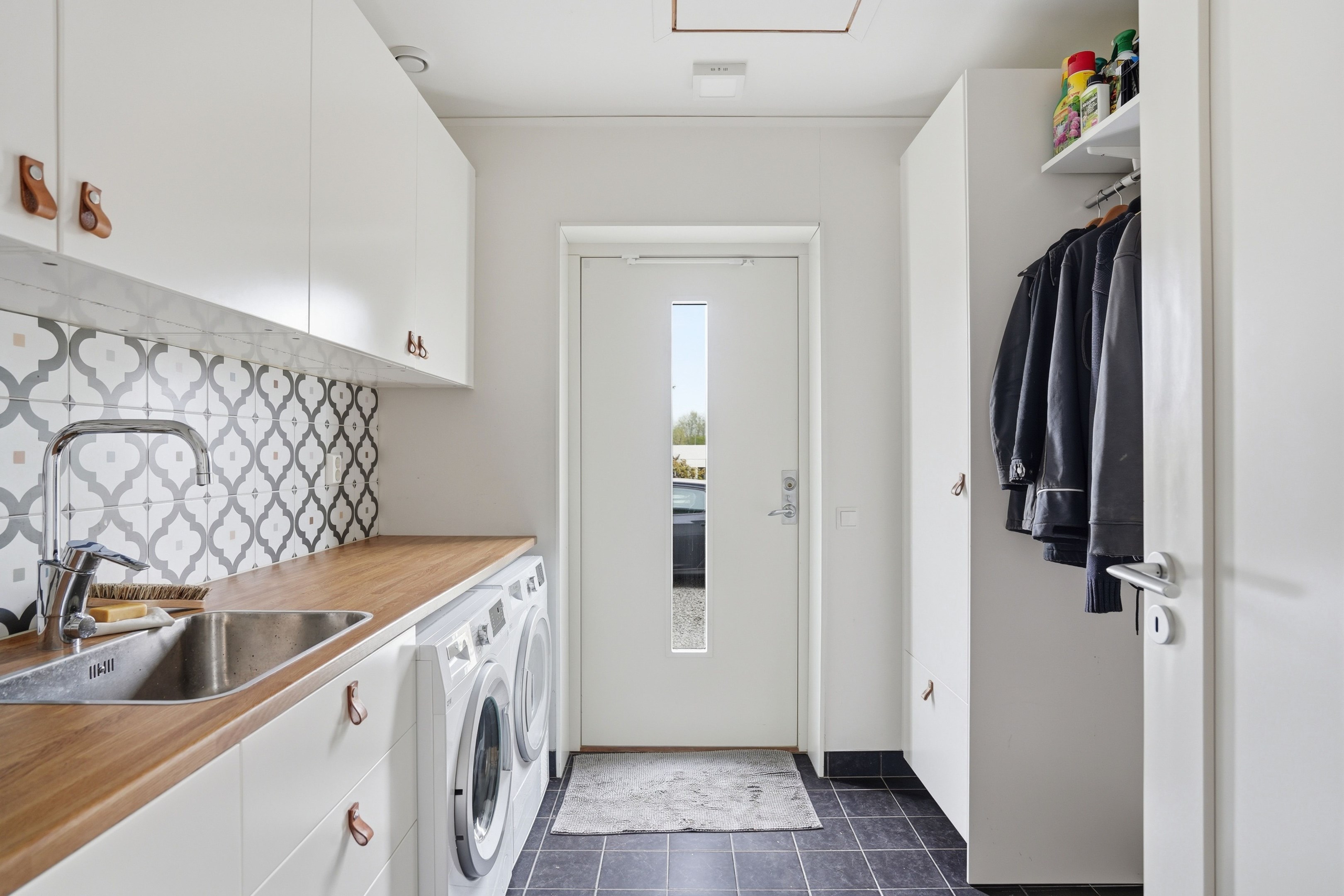 Bostadsbild från Klamparvägen 12, Såld i Rasbo, Uppsala