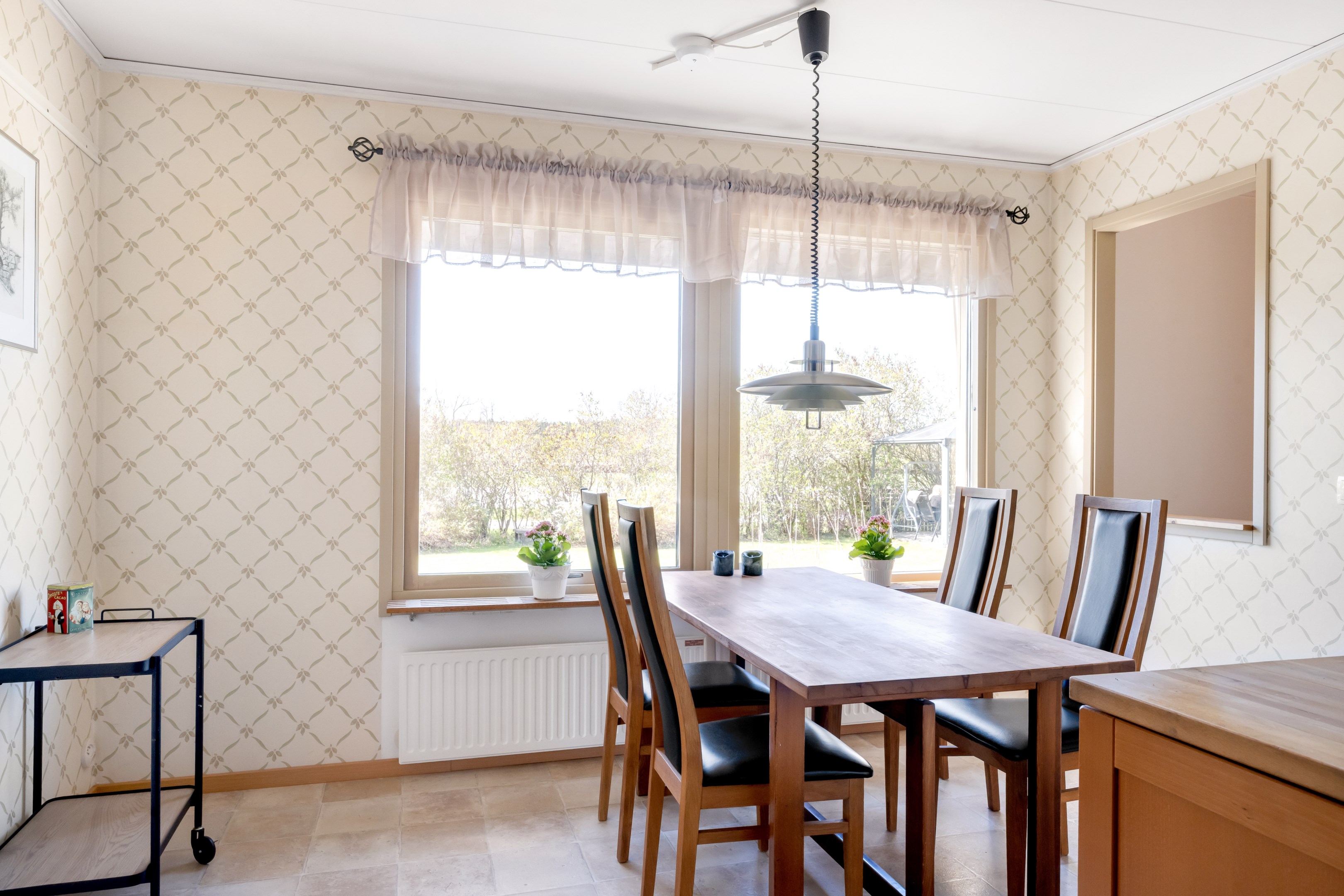 Bostadsbild från Svedbovägen 14, Såld i Vänge, Uppsala