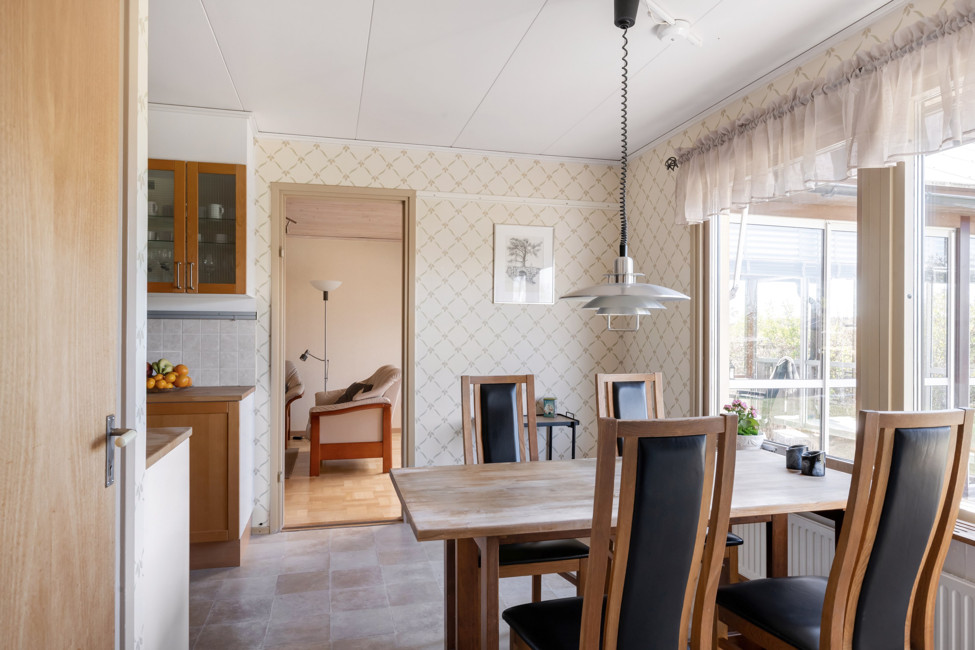 Bostadsbild från Svedbovägen 14, Såld i Vänge, Uppsala