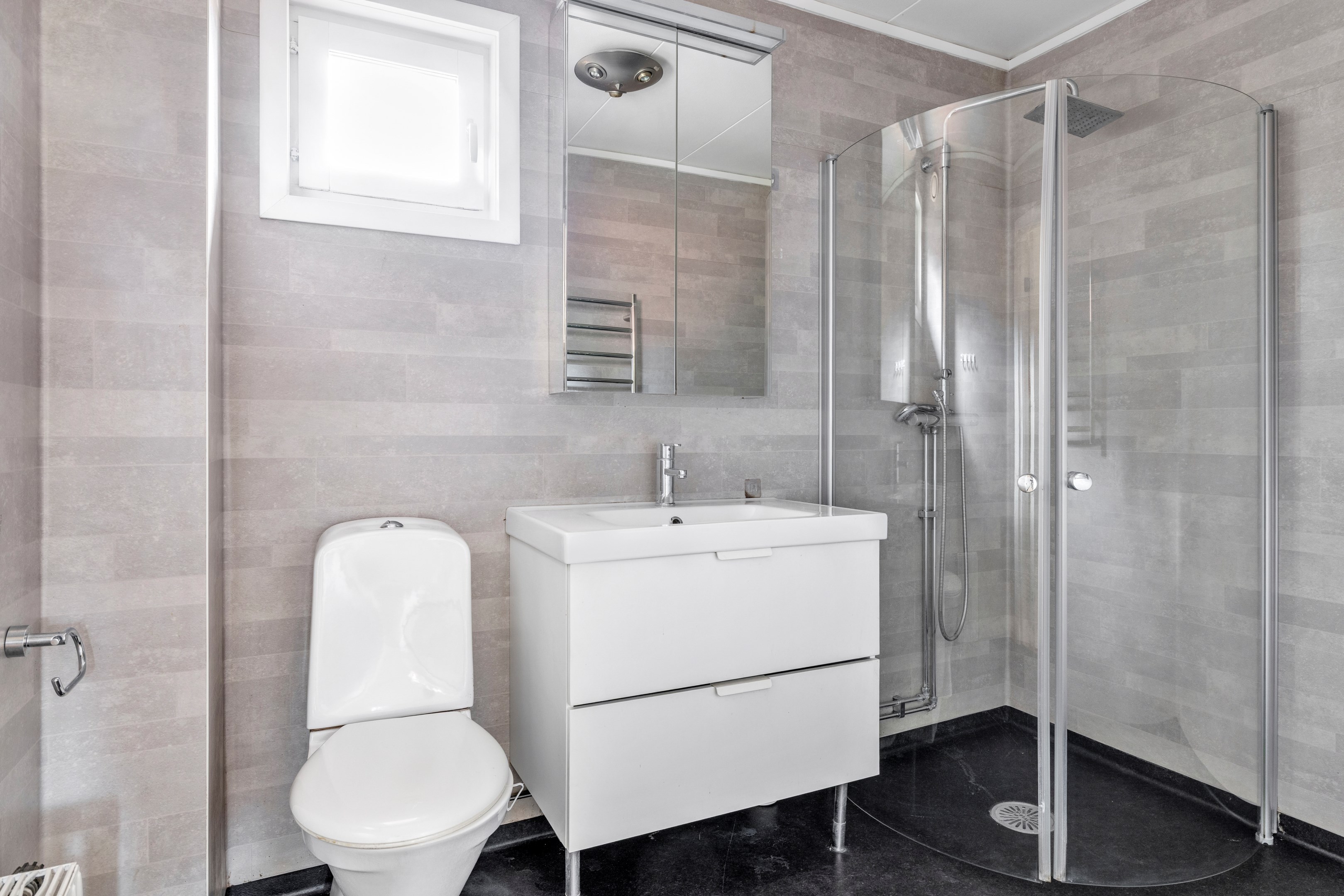 Bostadsbild från Åskmolnsvägen 33, Till salu i Storvreta, Uppsala