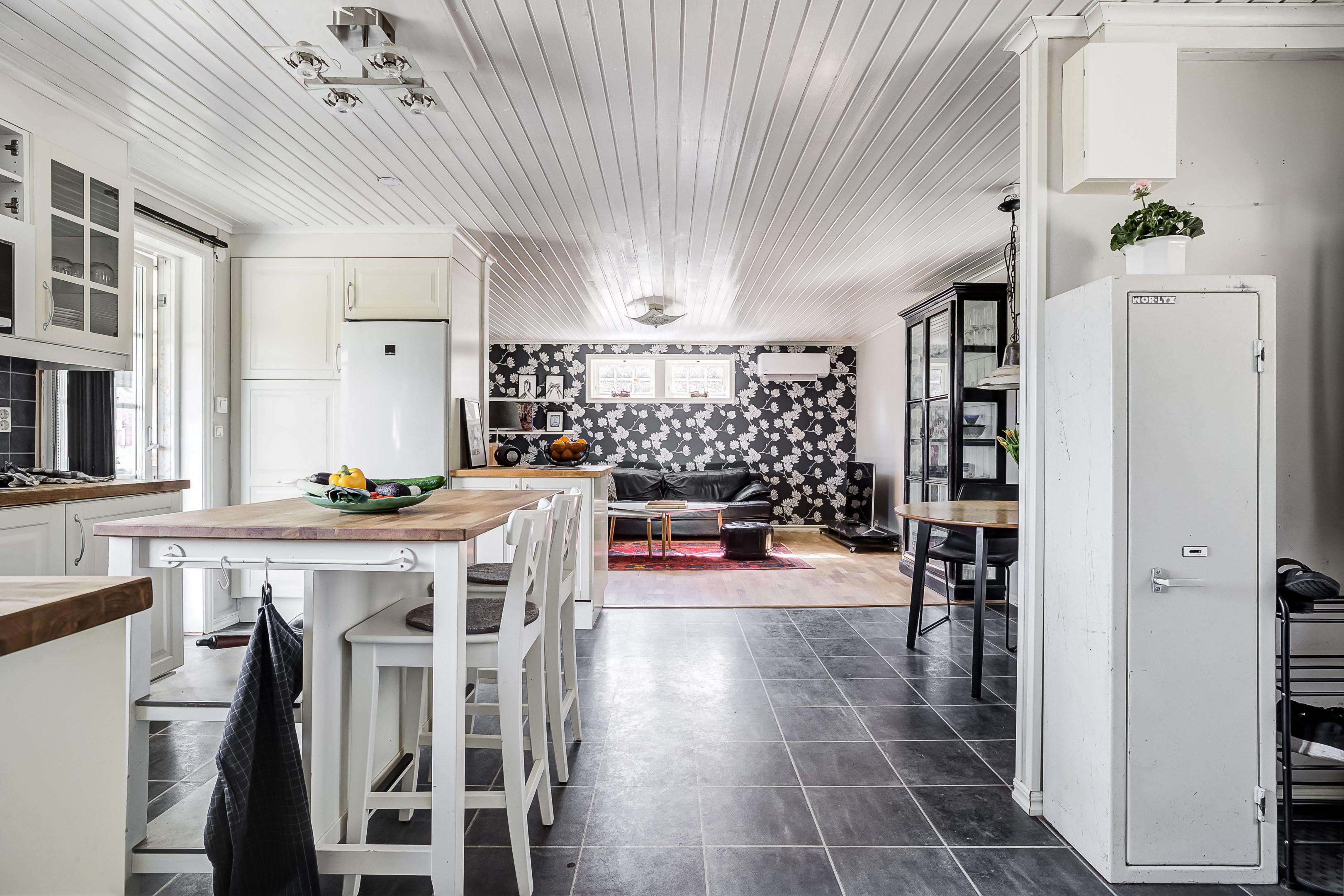 Bostadsbild från Borstbol 4, Till salu i Rasbokil, Uppsala