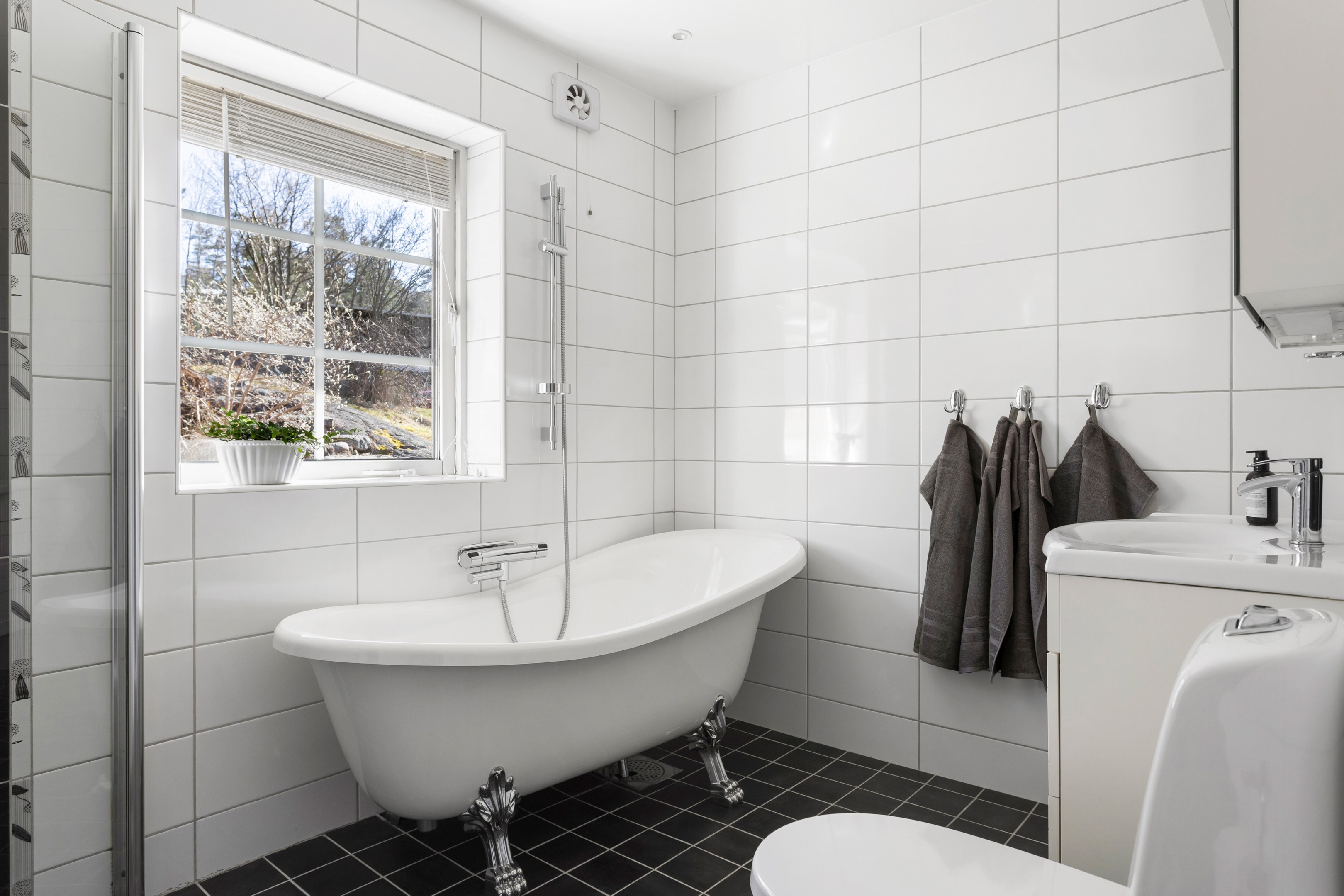 Bostadsbild från Gösta Ekmans väg 23, Till salu i Eriksvik, Nacka