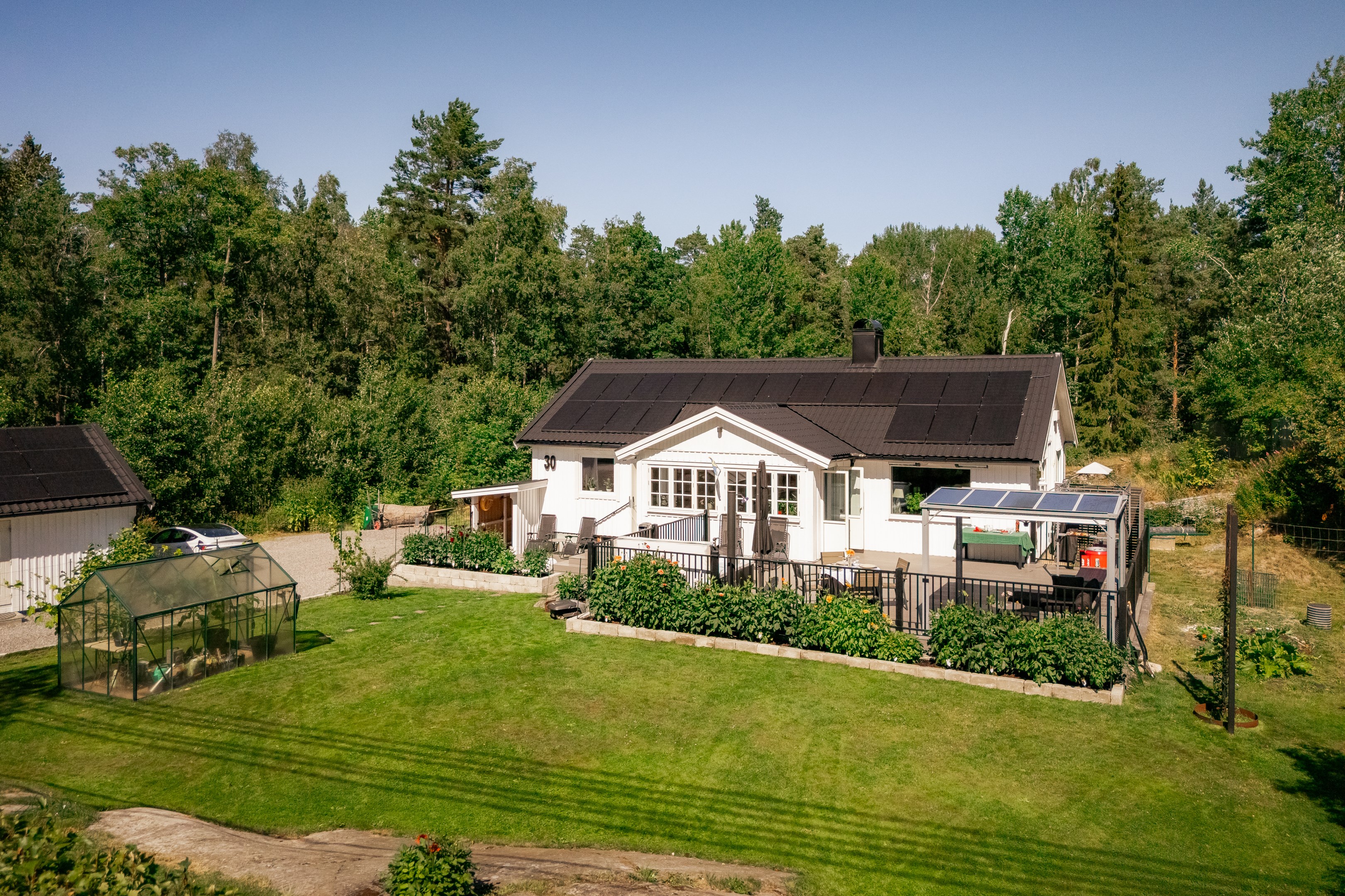 Bostadsbild från Björnklostigen 30, Till salu i Herrviksnäs, Värmdö
