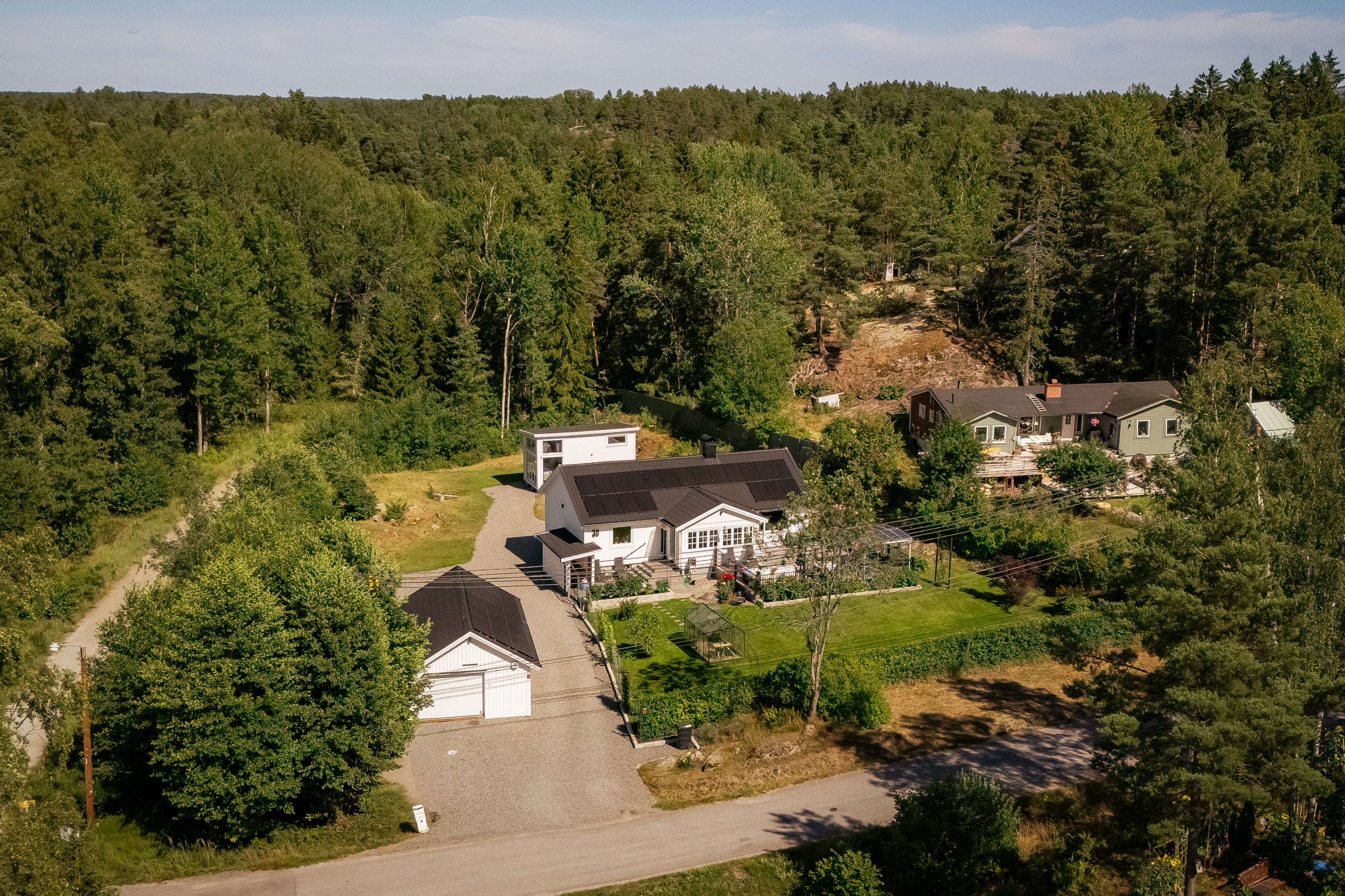 Bostadsbild från Björnklostigen 30, Till salu i Herrviksnäs, Värmdö