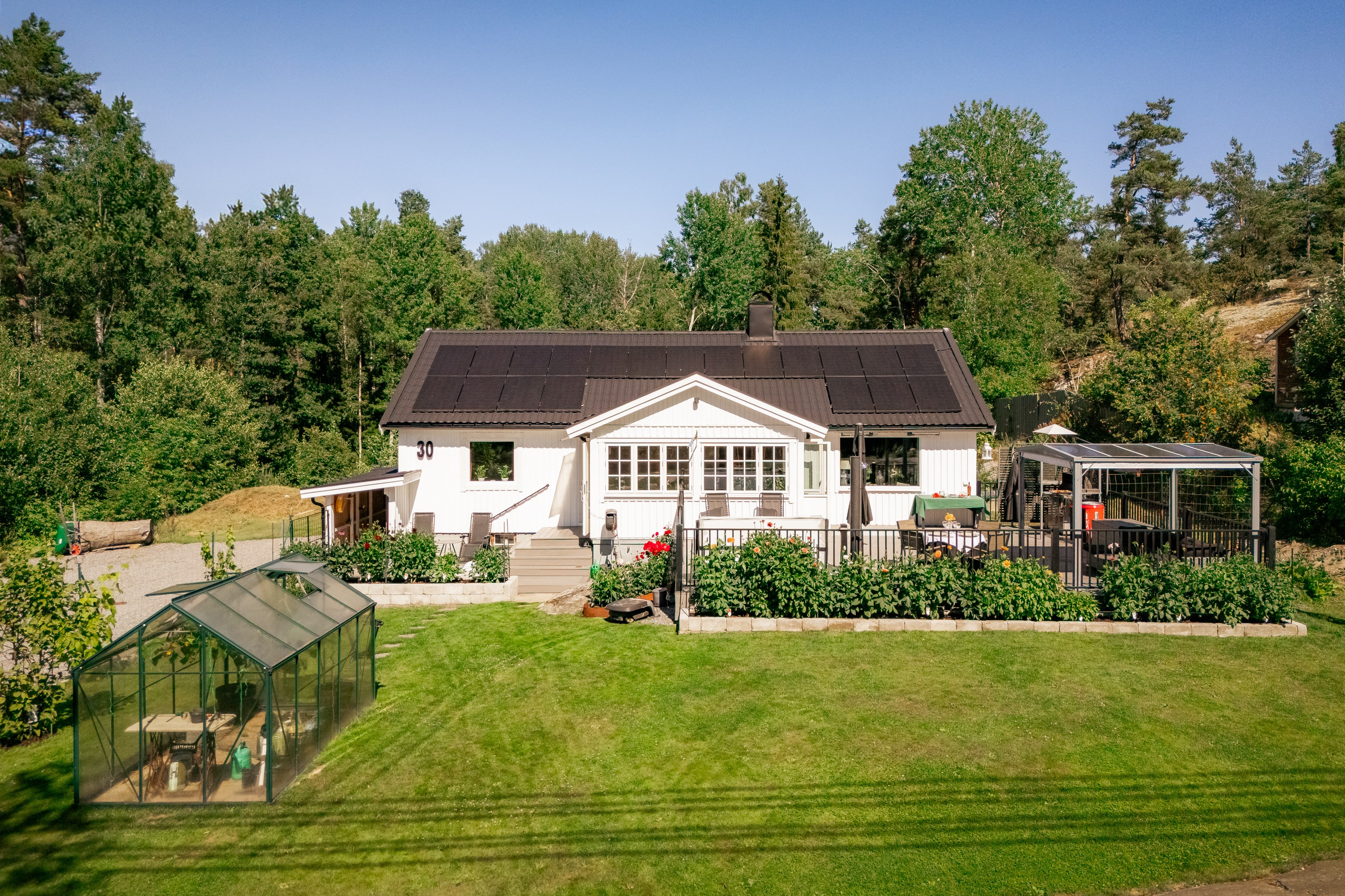 Bostadsbild från Björnklostigen 30, Till salu i Herrviksnäs, Värmdö