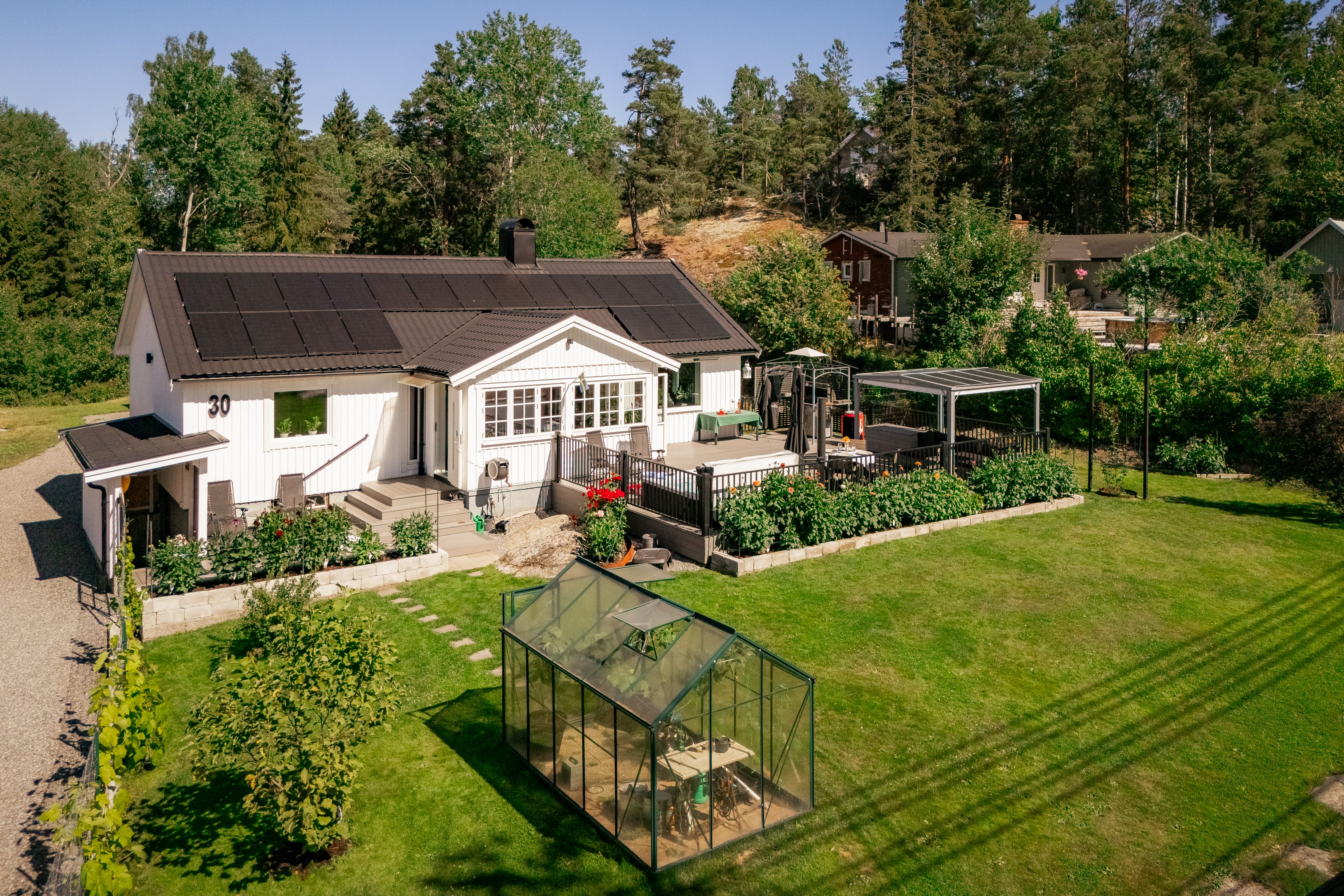 Bostadsbild från Björnklostigen 30, Till salu i Herrviksnäs, Värmdö