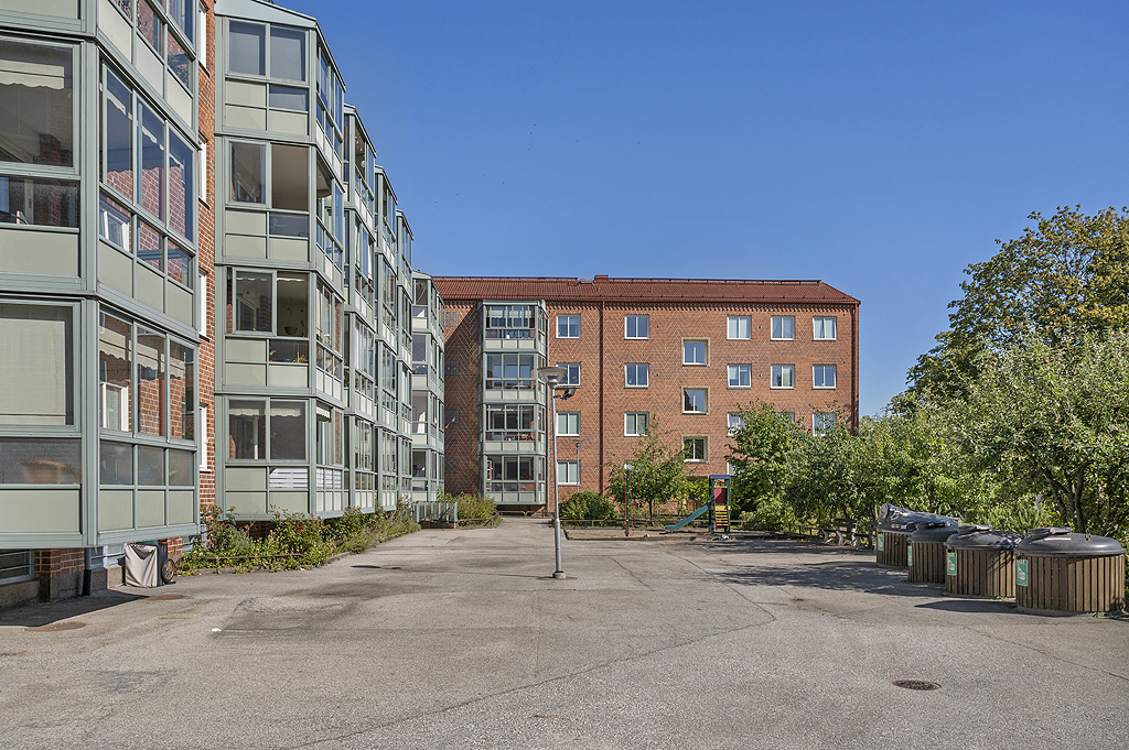 Fin och inhägnad gård