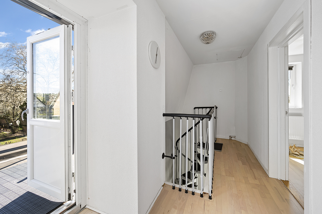 Trappan upp till hallen  på ovanvåningen