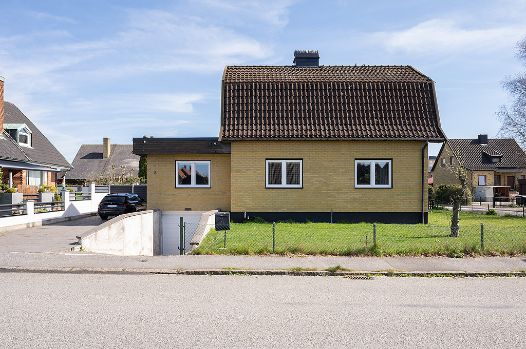 Fastigheten med nedfart till garaget