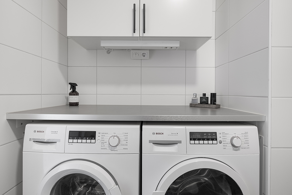 Egen tvättstuga i badrummet är lika bekvämt som praktiskt