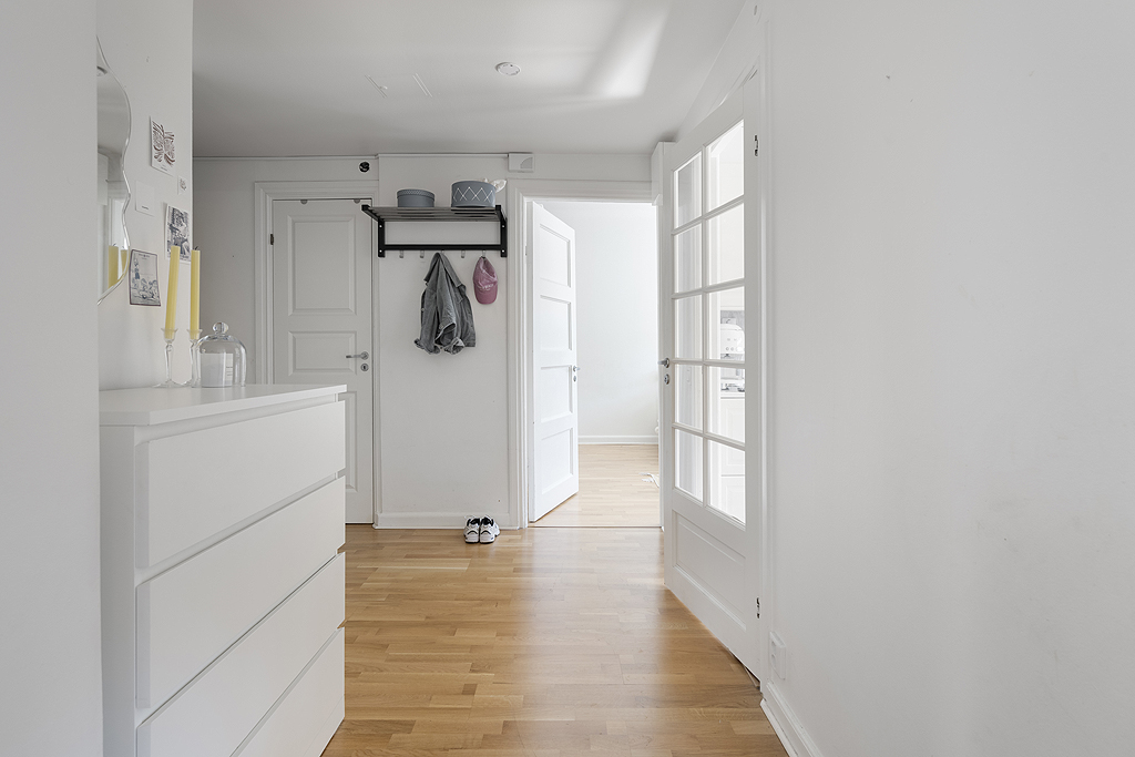 Hall med halvrum