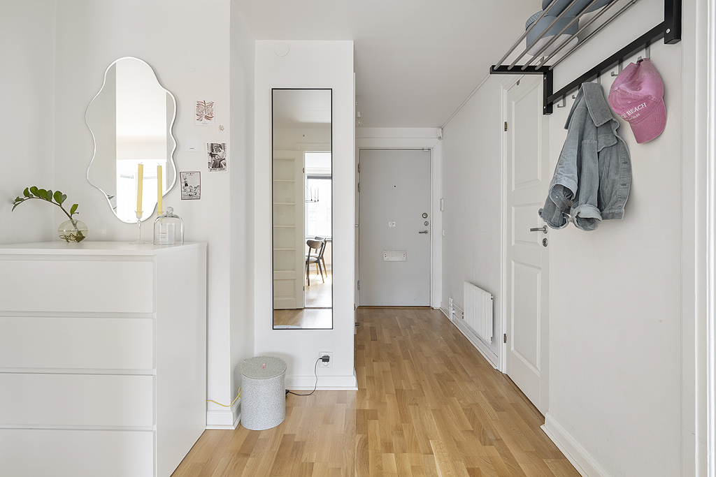 Hall med bra klädkammare