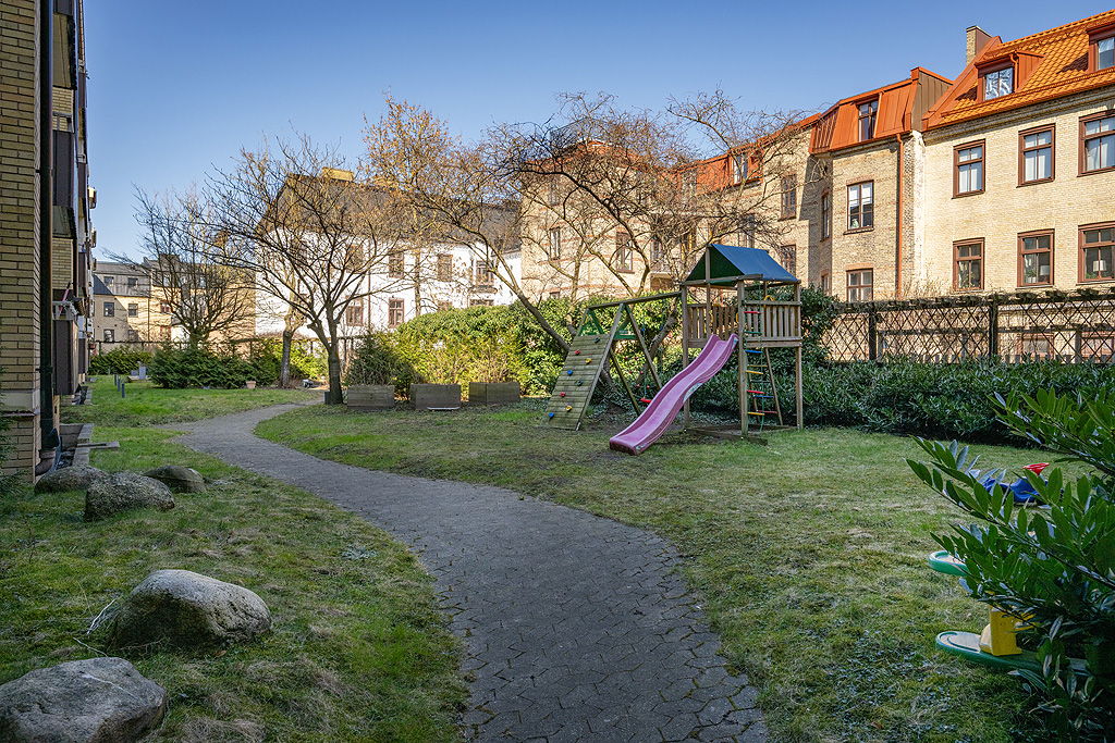 Lekplats på gården