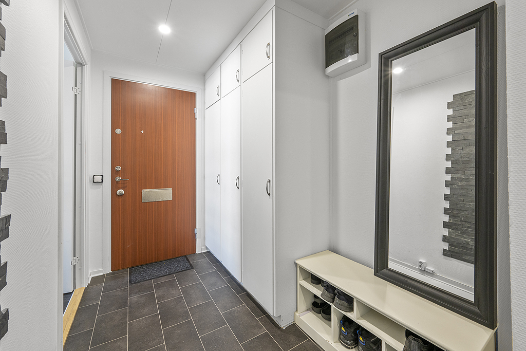 Hall med säkerhetsdörr