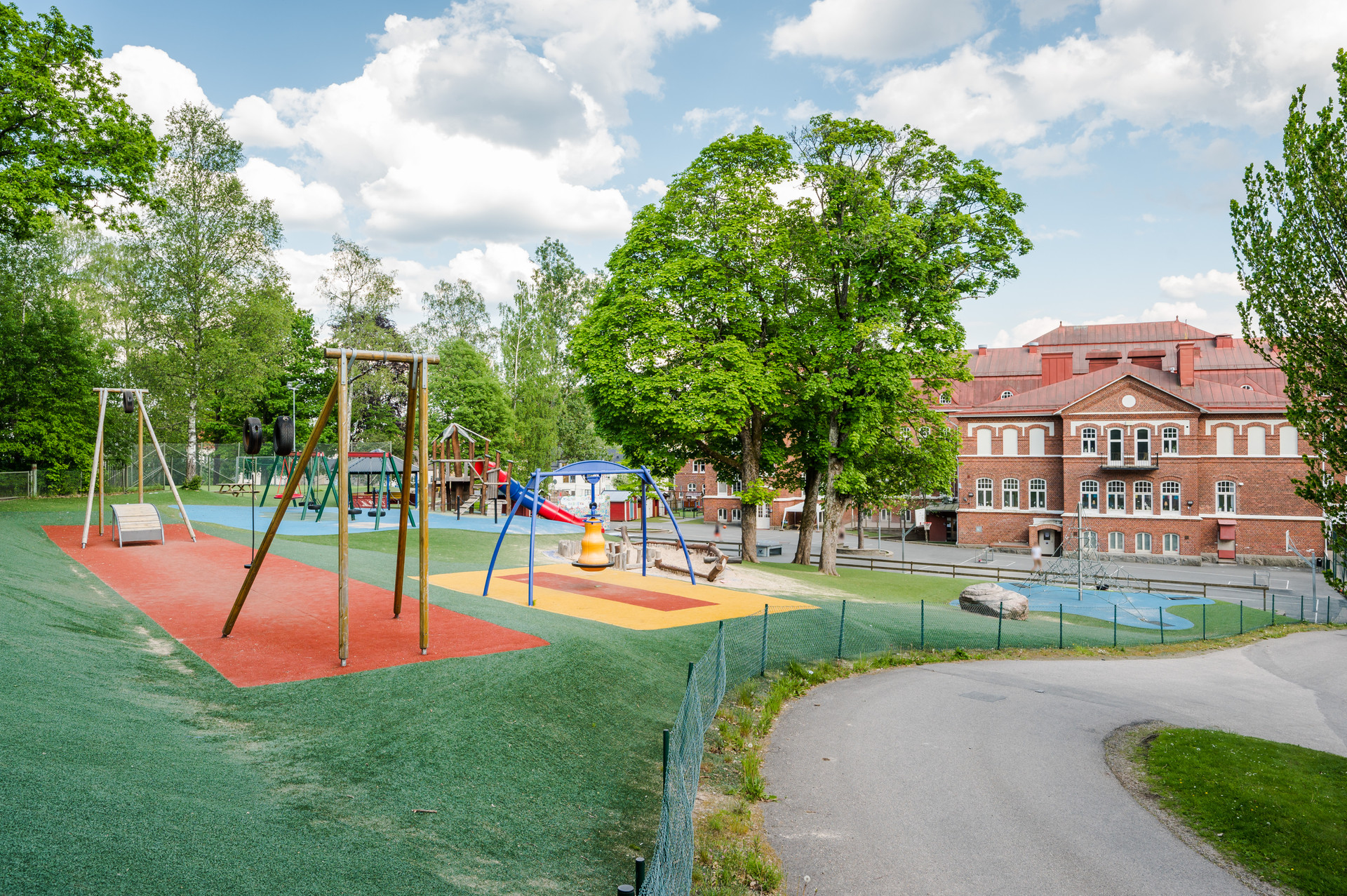 En av skolorna i området - Montessoriskolan Malmen