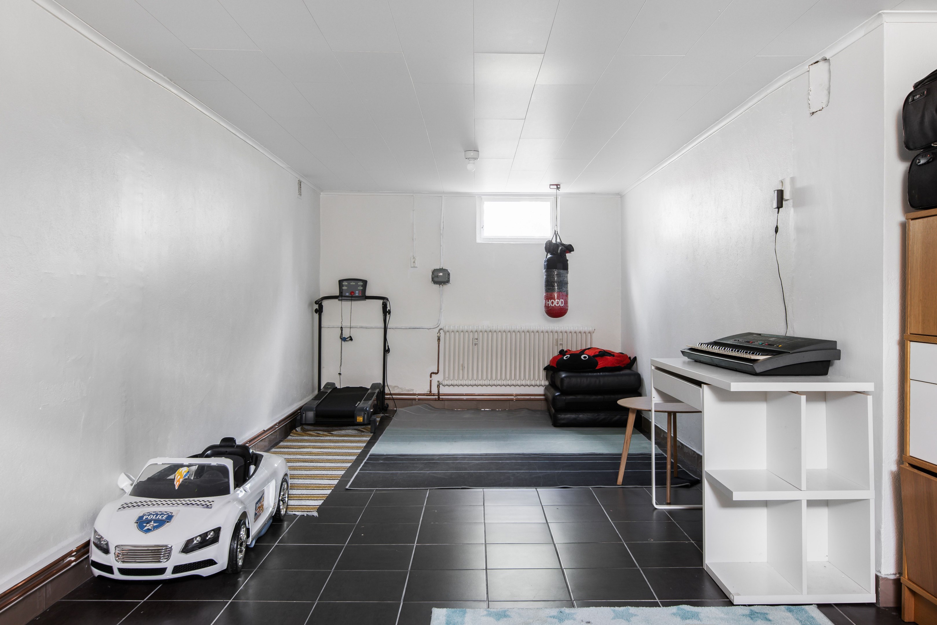 Hobbyrum/ förrådsrum, källare.