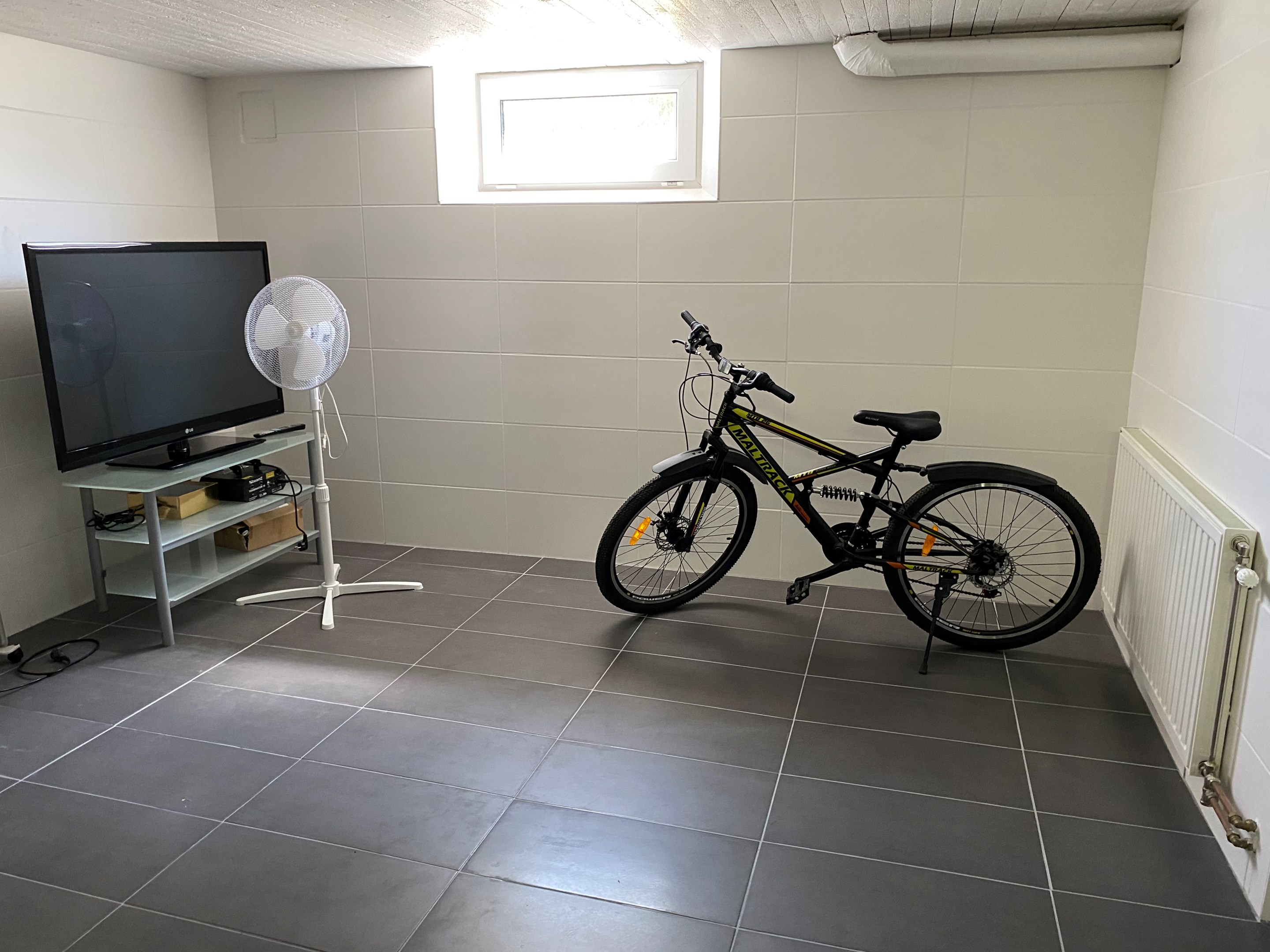 Förrådsrum, källare.