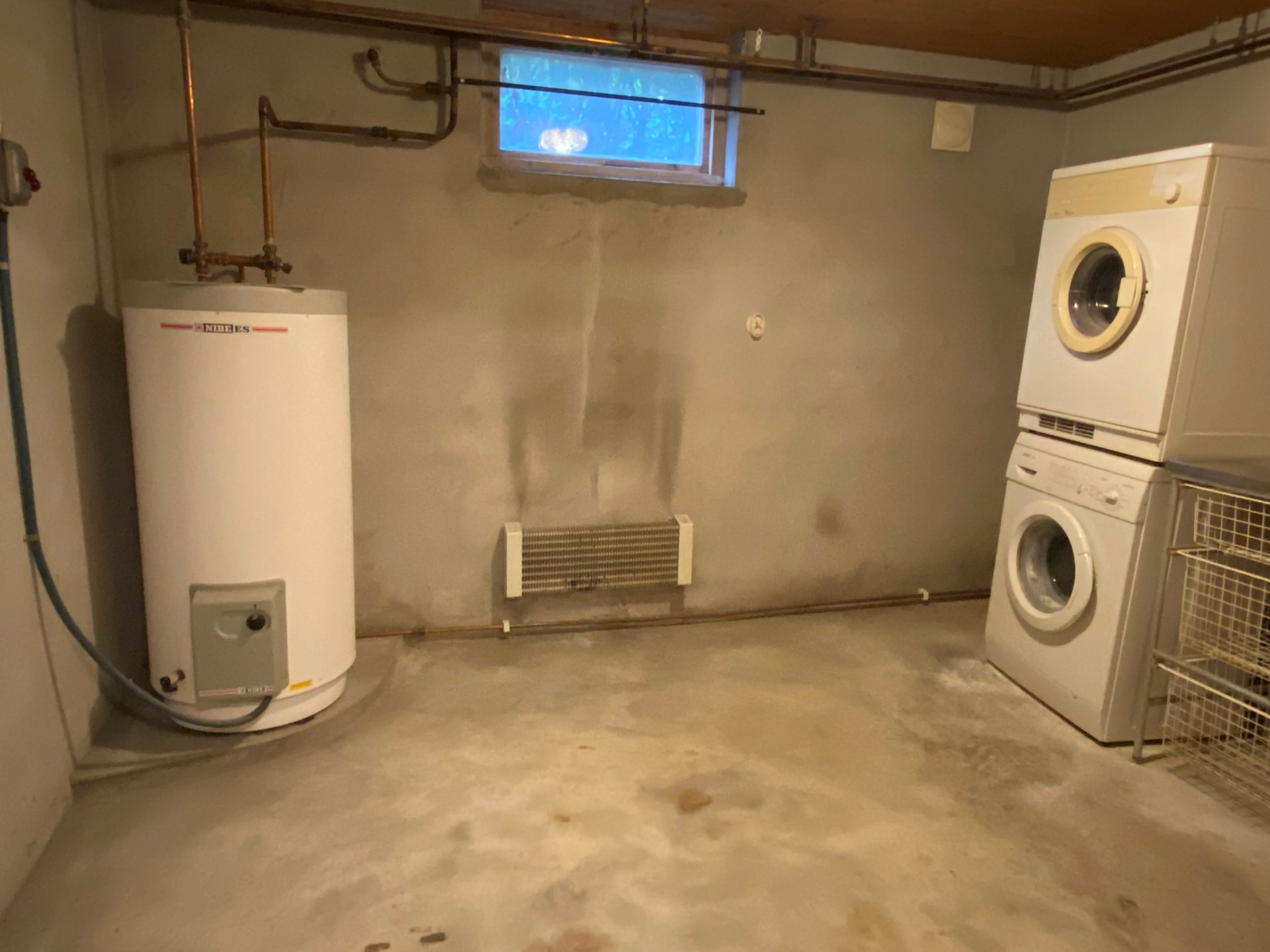 Tvättstuga, källare.