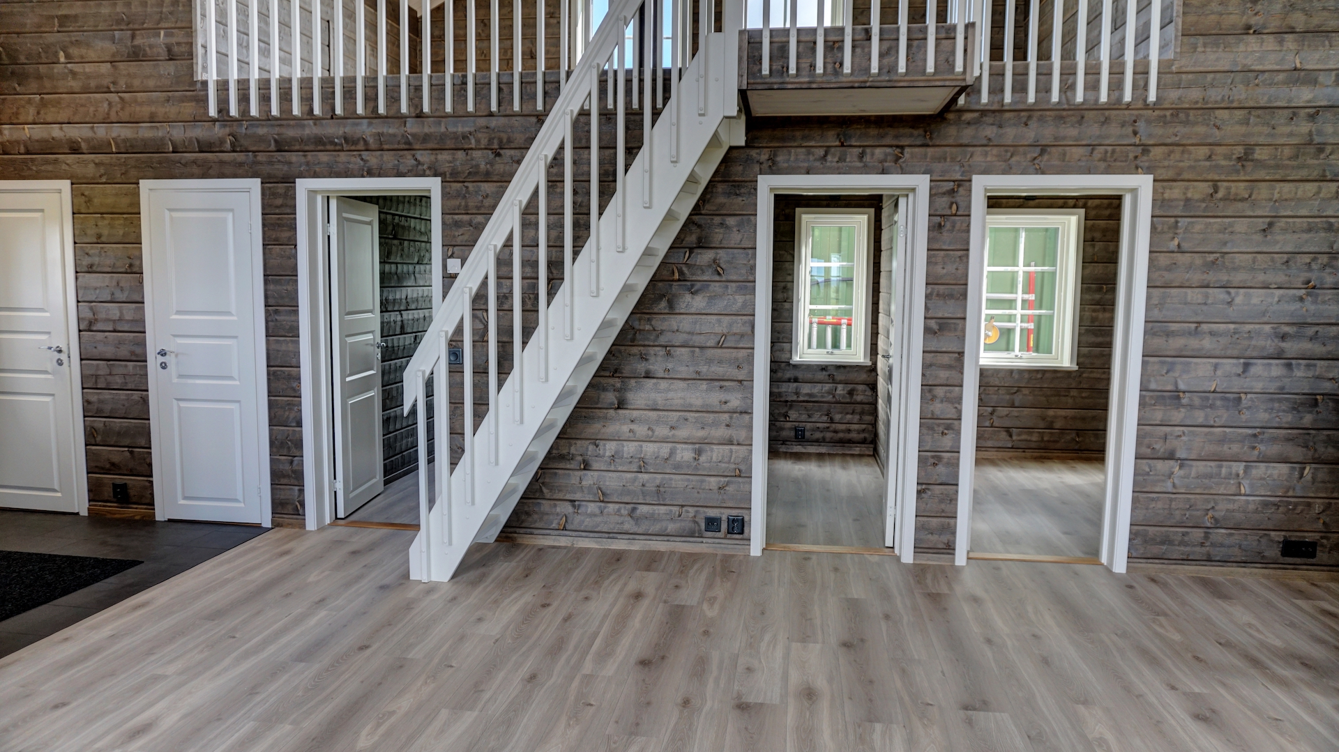 Sovrum och trapp till loft